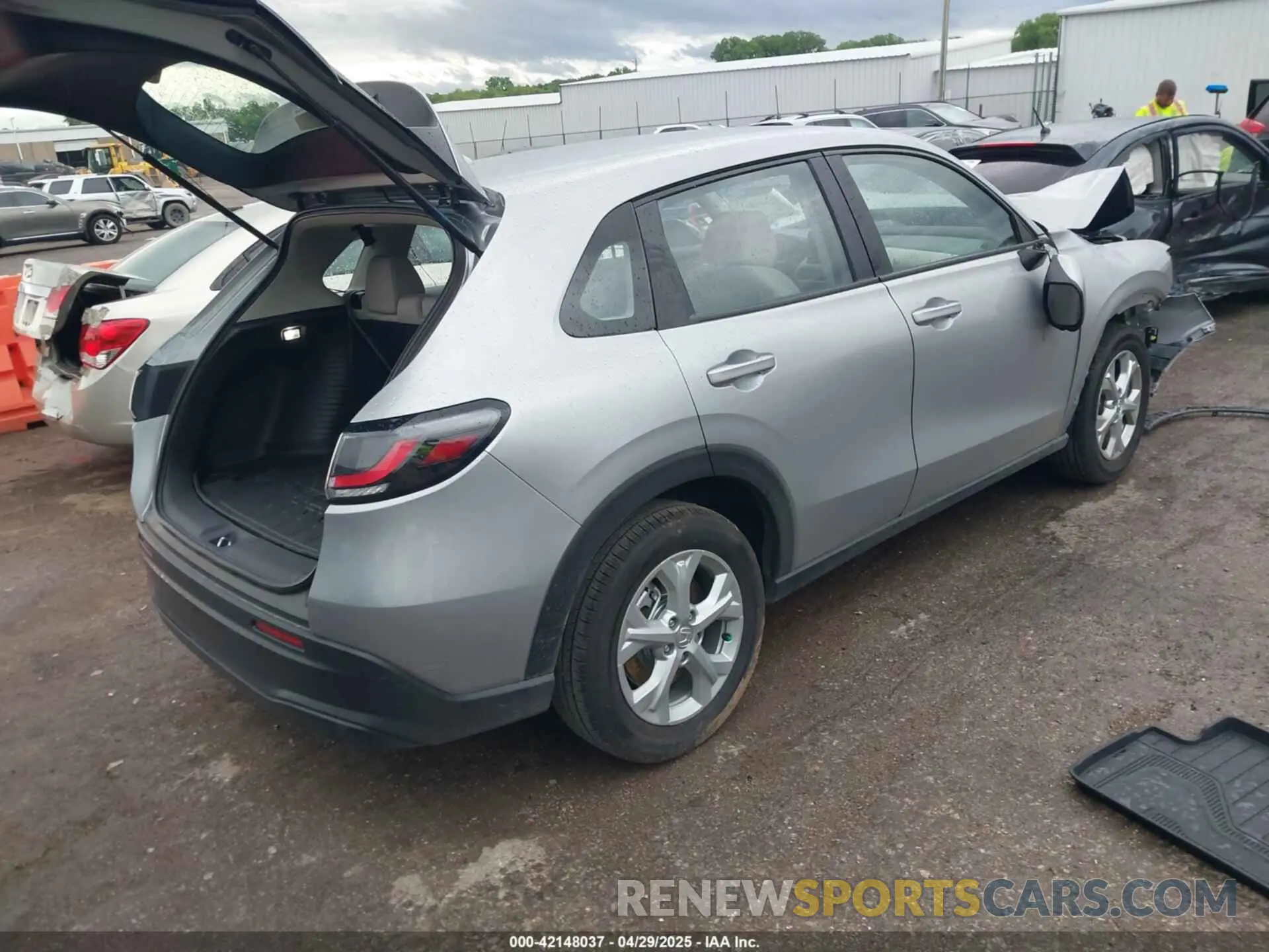 4 Photograph of a damaged car 3CZRZ1H36SM750725 HONDA HR-V 2025