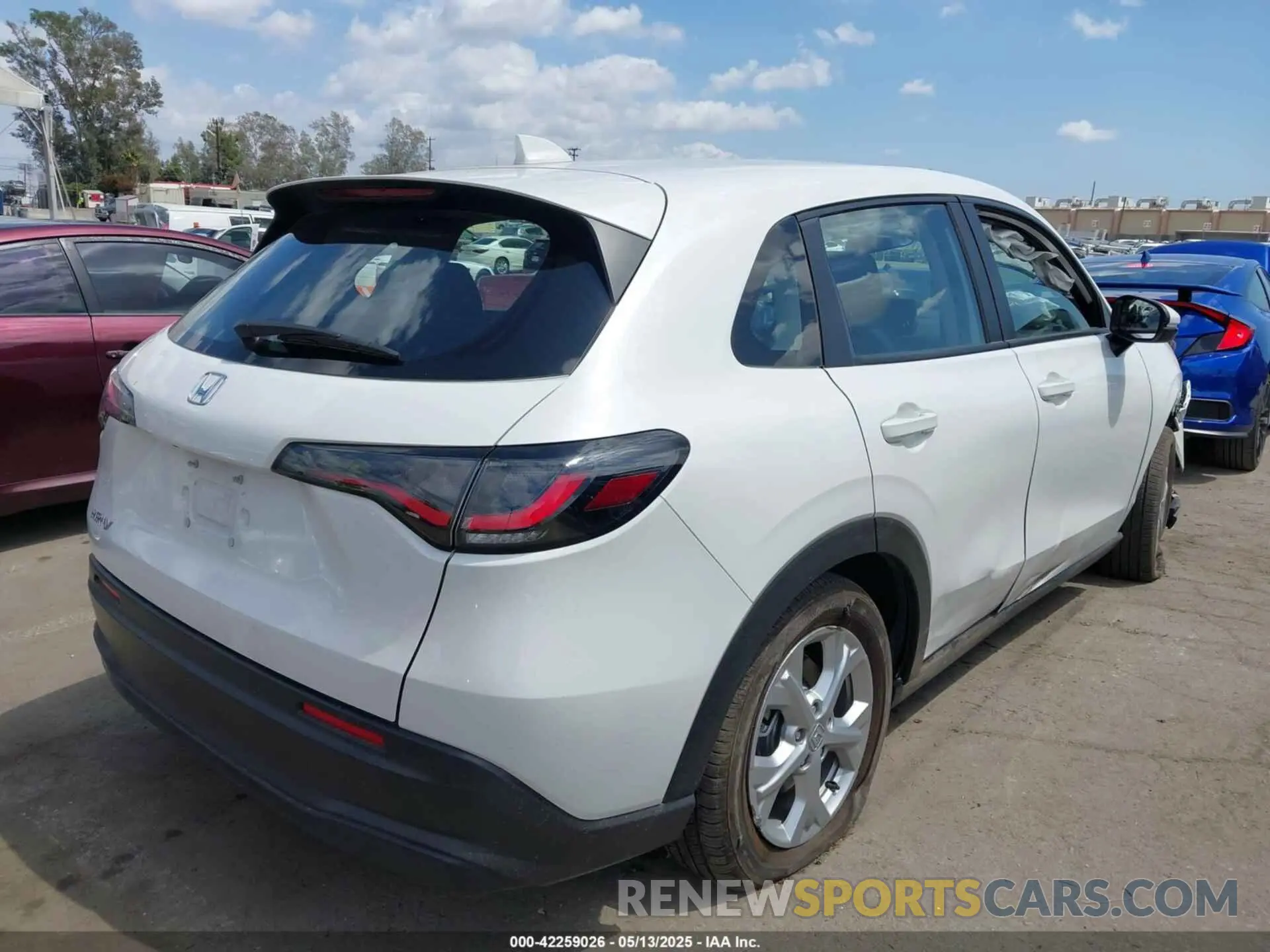 4 Photograph of a damaged car 3CZRZ1H38SM728063 HONDA HR-V 2025