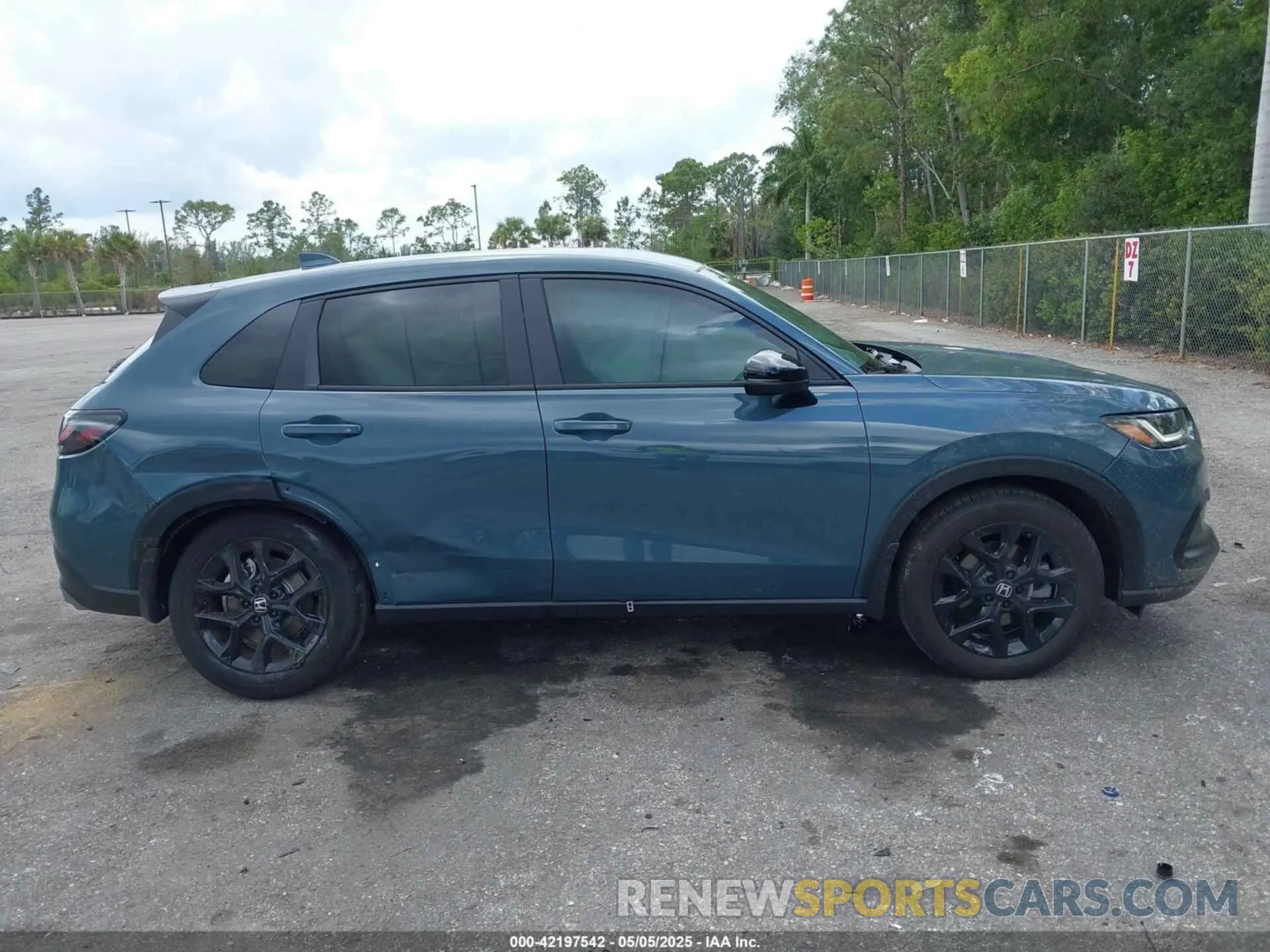 13 Photograph of a damaged car 3CZRZ1H56SM728967 HONDA HR-V 2025
