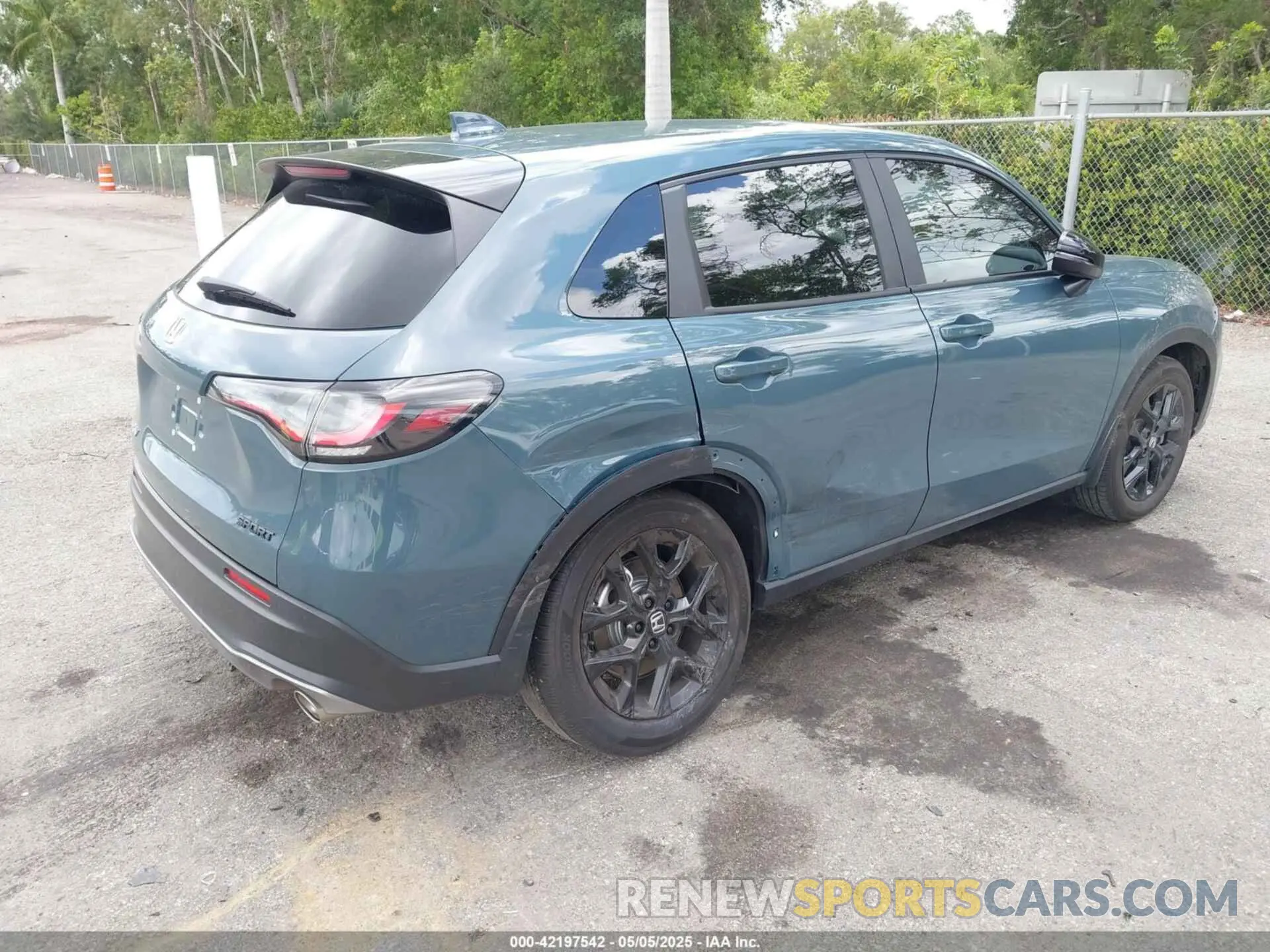 4 Photograph of a damaged car 3CZRZ1H56SM728967 HONDA HR-V 2025
