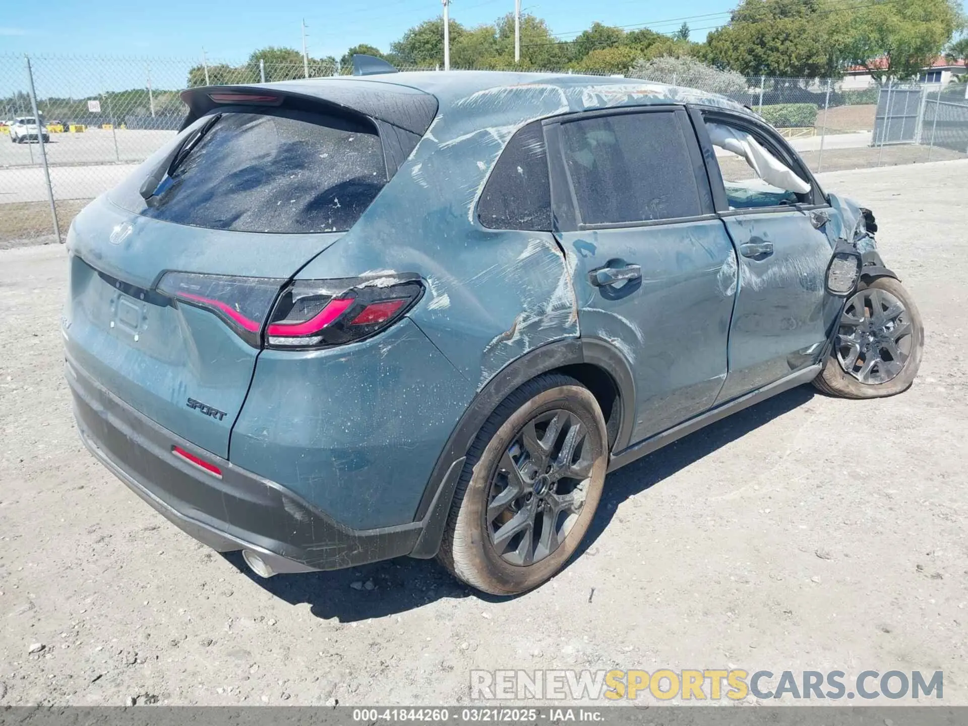 4 Фотография поврежденного автомобиля 3CZRZ1H56SM739287 HONDA HR-V 2025