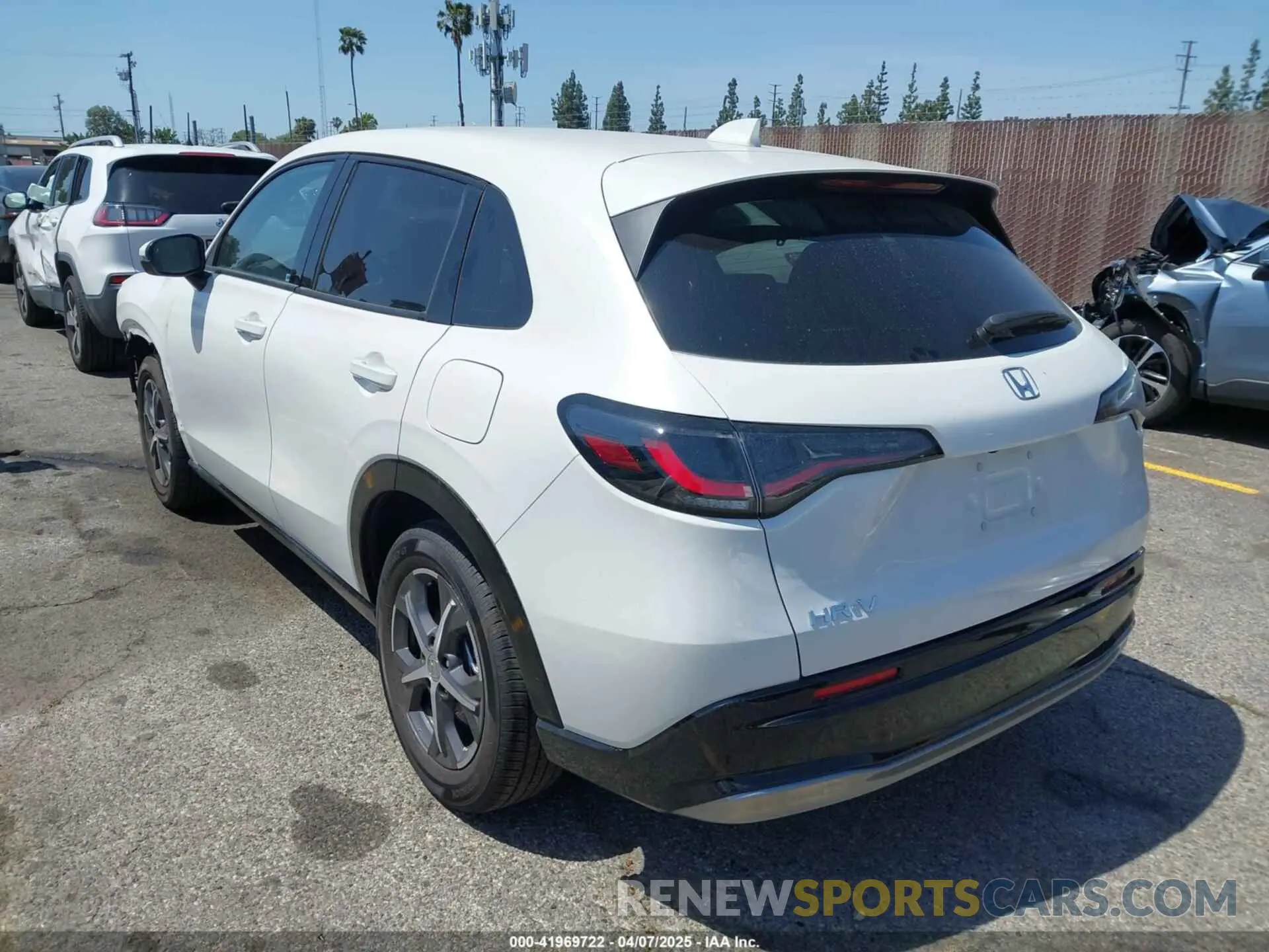 3 Фотография поврежденного автомобиля 3CZRZ1H78SM732424 HONDA HR-V 2025