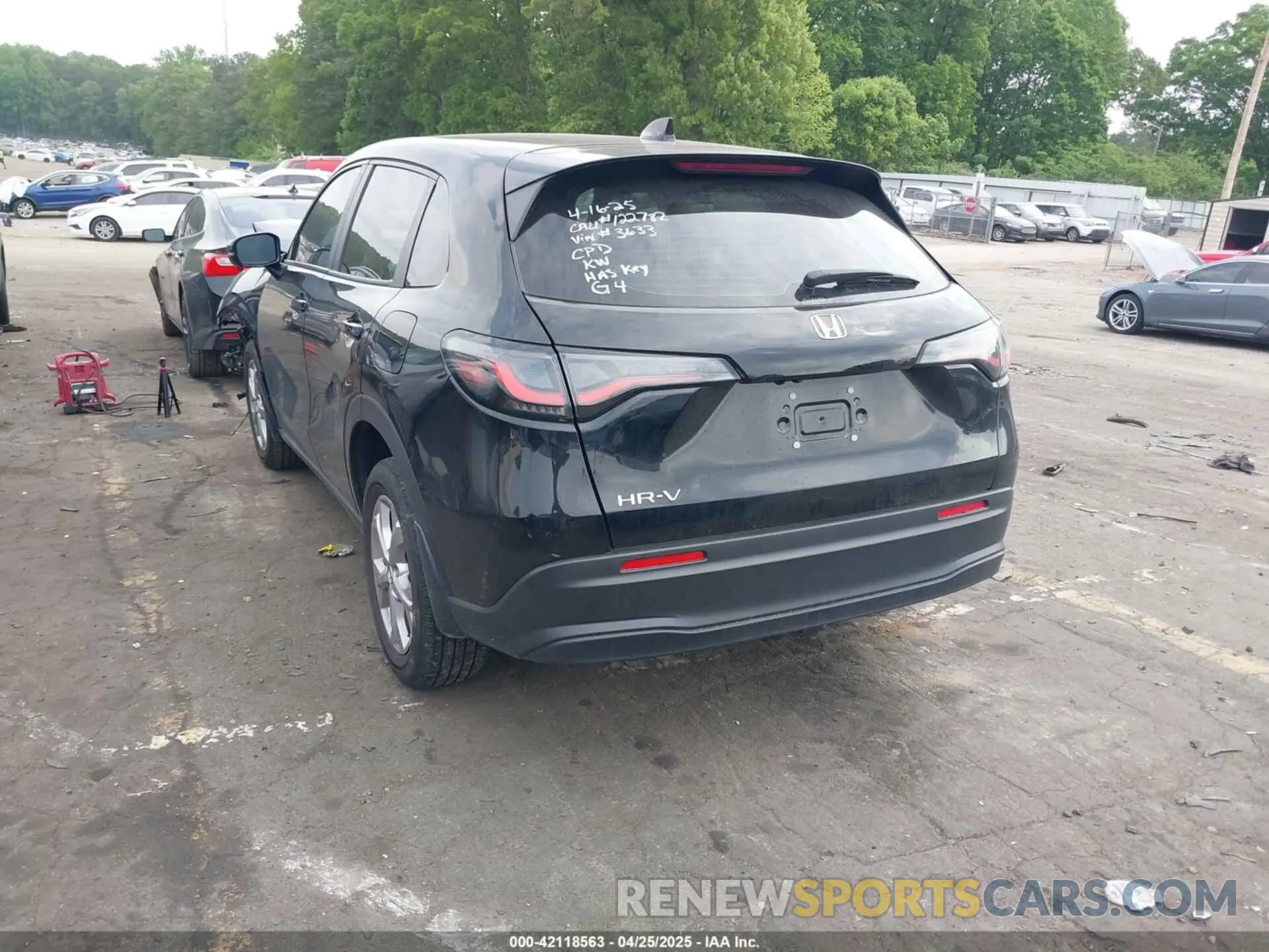 3 Фотография поврежденного автомобиля 3CZRZ2H30SM703633 HONDA HR-V 2025