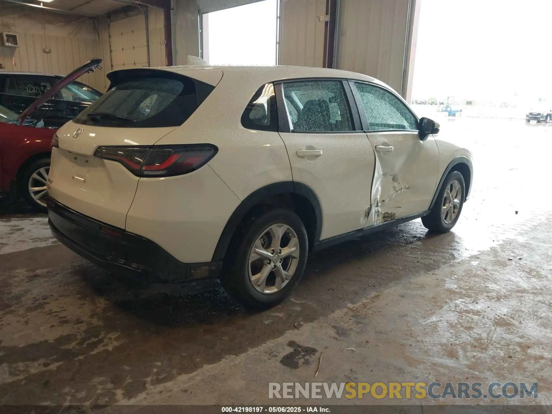 4 Photograph of a damaged car 3CZRZ2H32SM713385 HONDA HR-V 2025