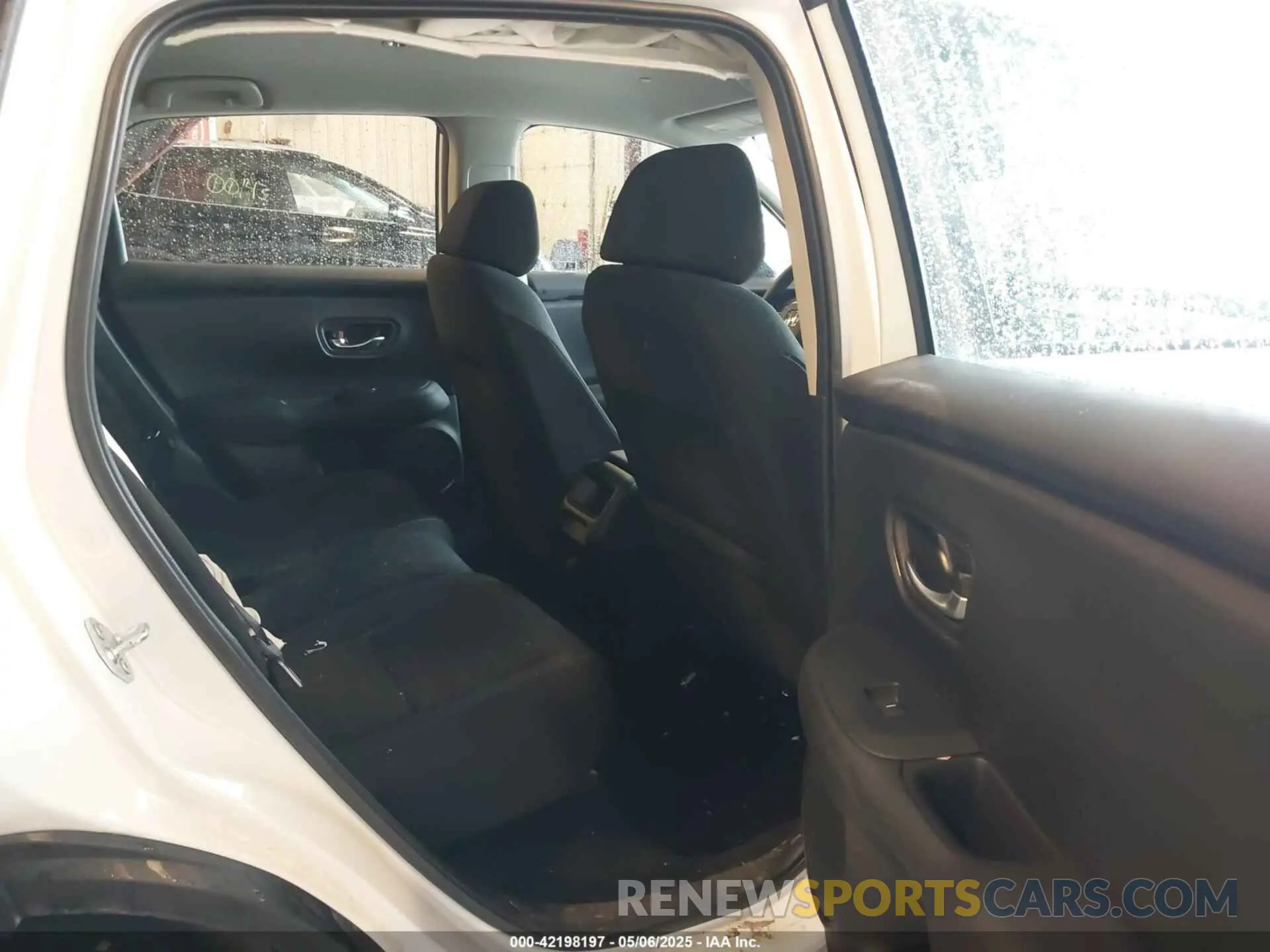 8 Photograph of a damaged car 3CZRZ2H32SM713385 HONDA HR-V 2025