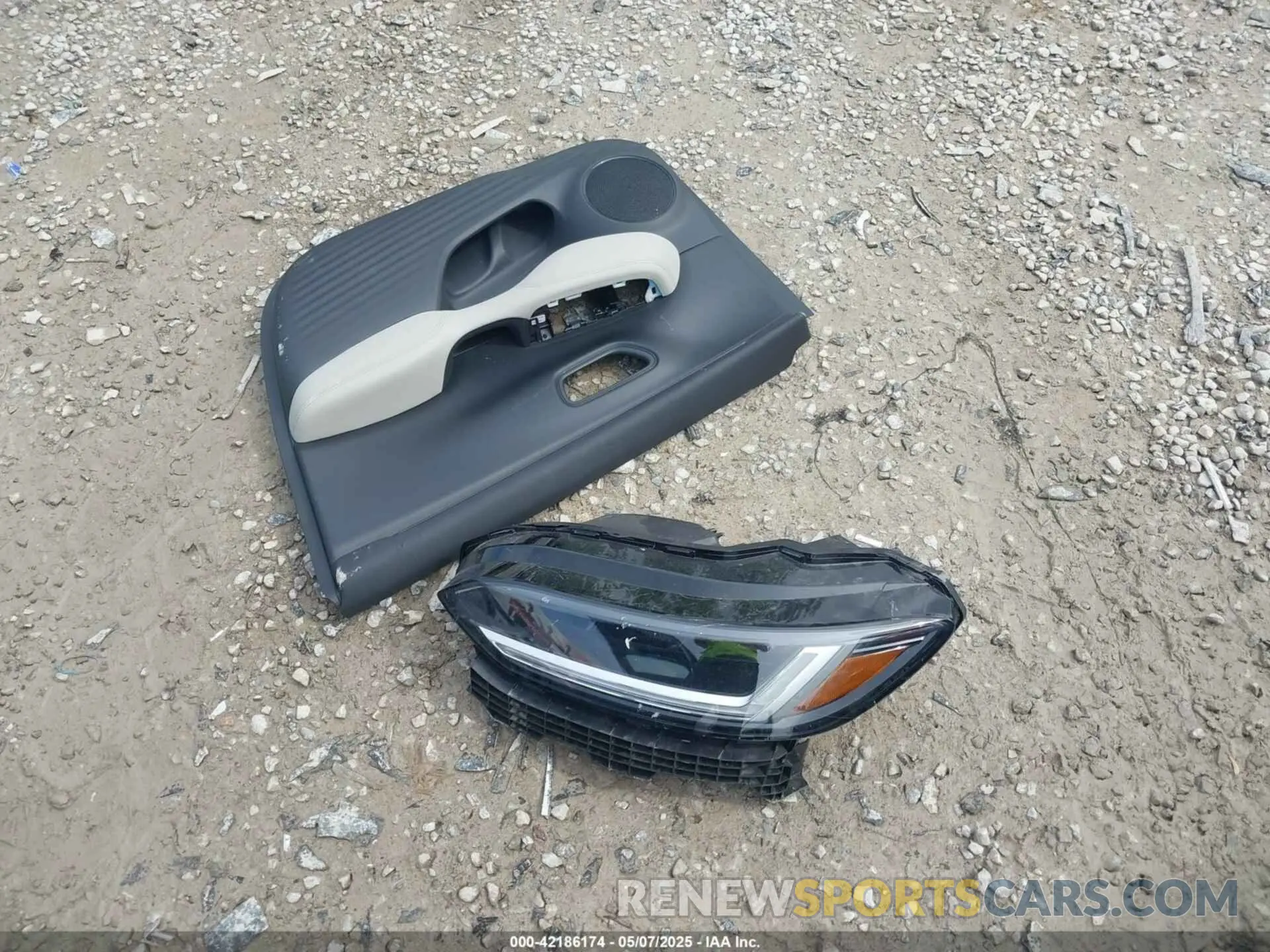 12 Photograph of a damaged car 3CZRZ2H32SM734057 HONDA HR-V 2025