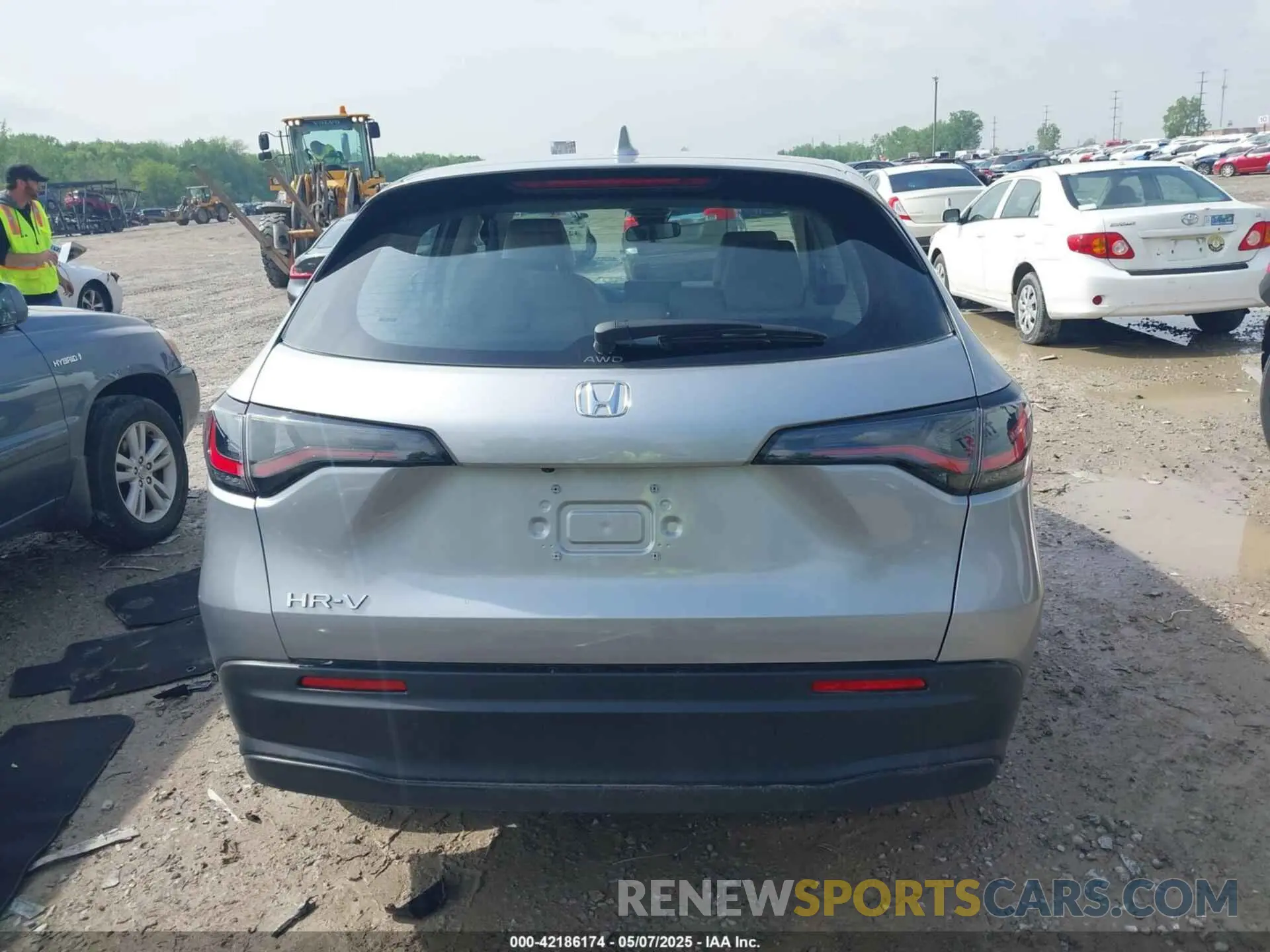 17 Photograph of a damaged car 3CZRZ2H32SM734057 HONDA HR-V 2025