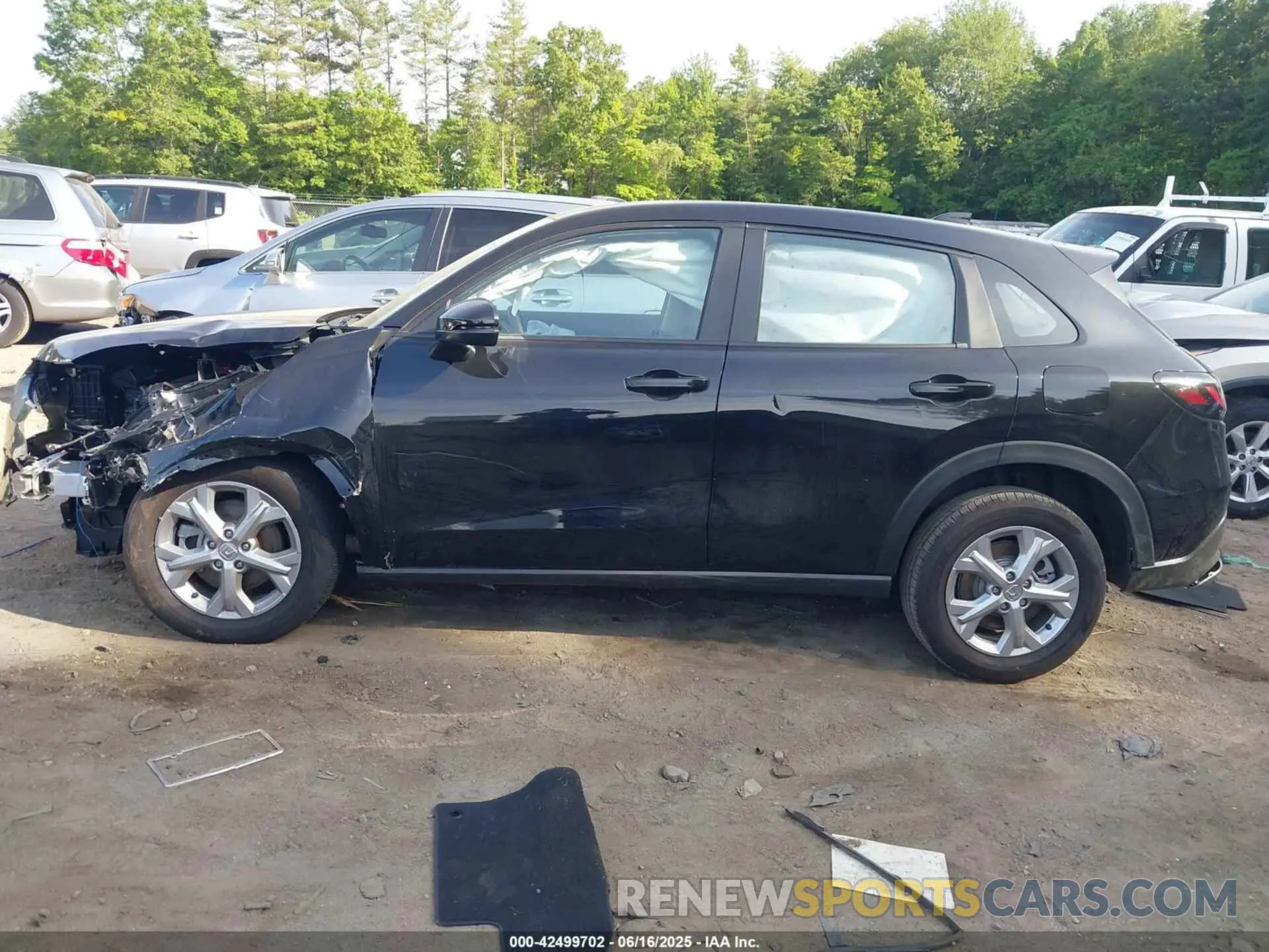 14 Photograph of a damaged car 3CZRZ2H32SM762988 HONDA HR-V 2025