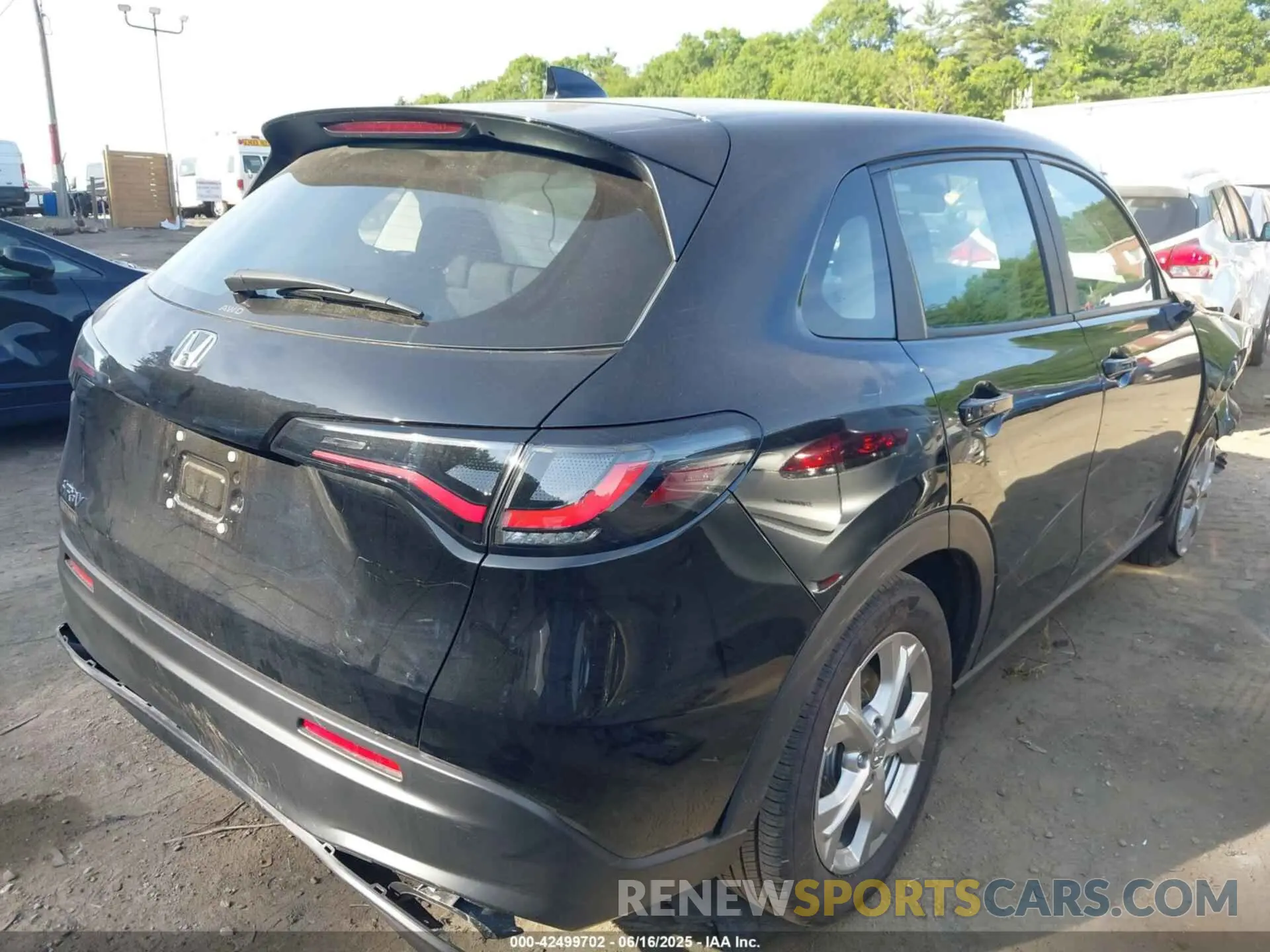 4 Photograph of a damaged car 3CZRZ2H32SM762988 HONDA HR-V 2025