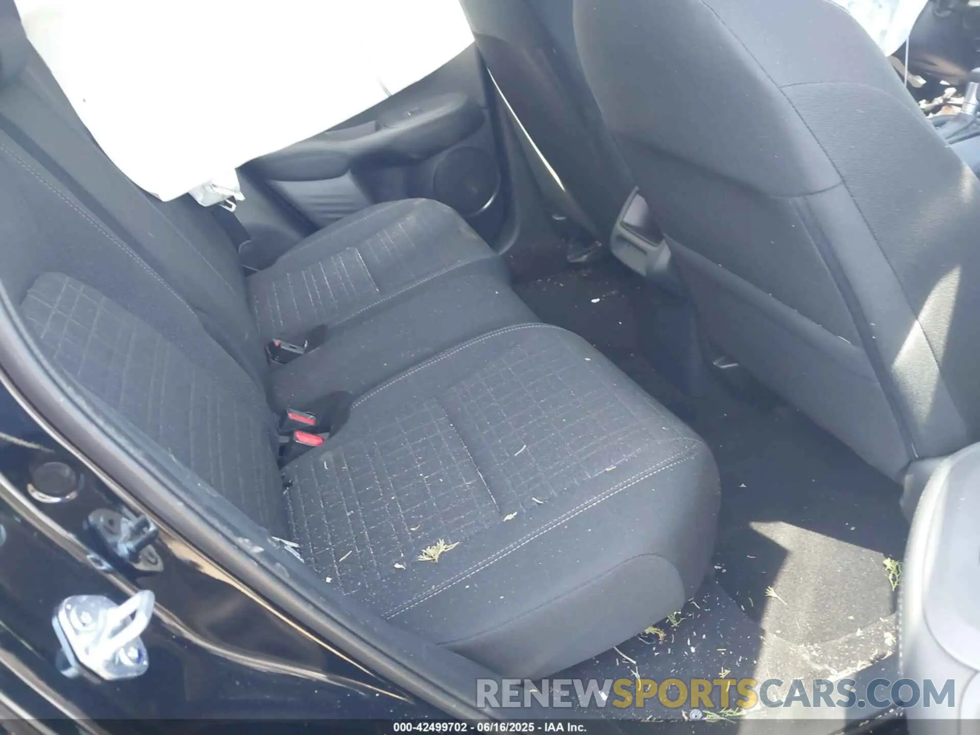 8 Photograph of a damaged car 3CZRZ2H32SM762988 HONDA HR-V 2025