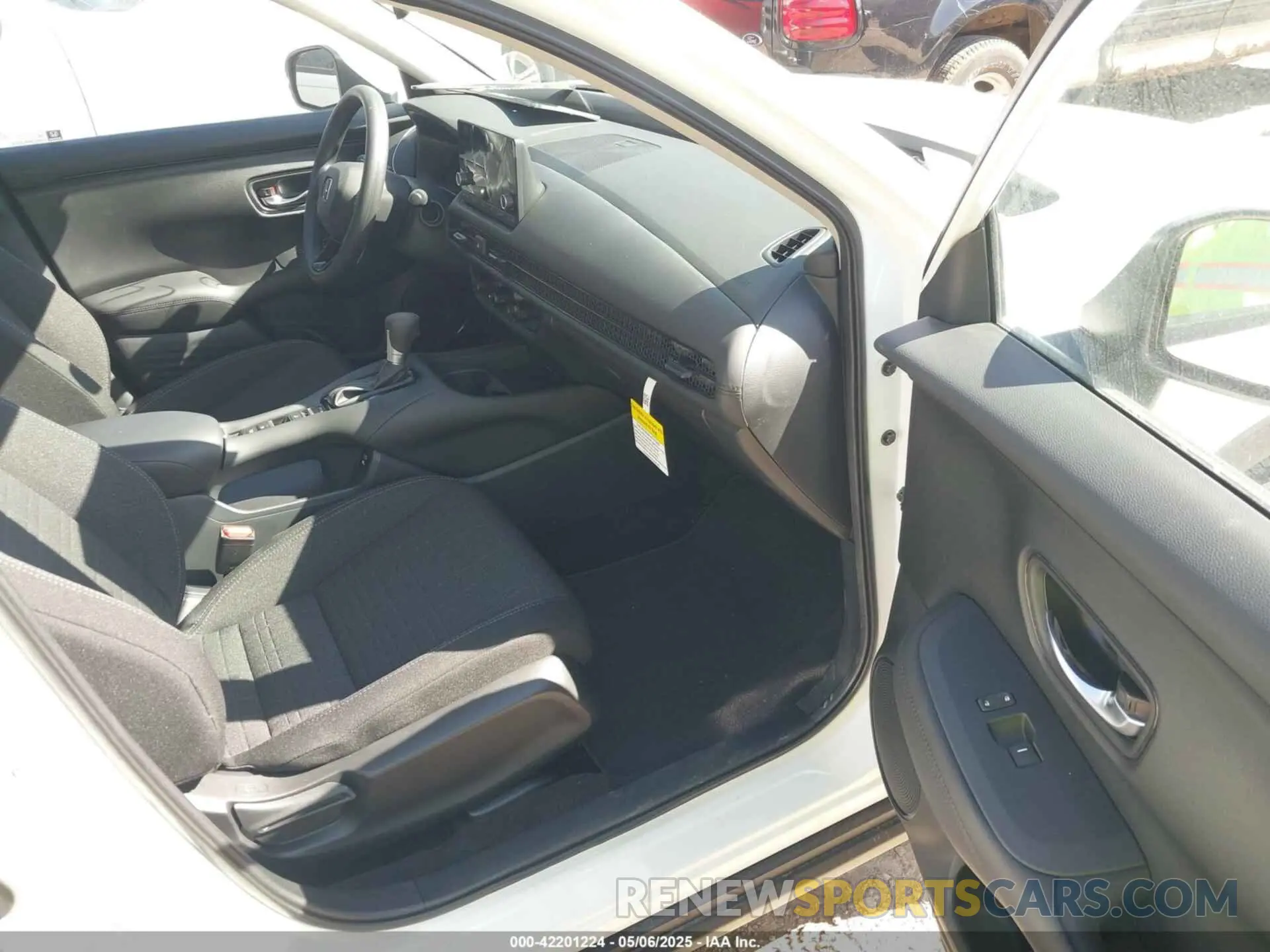 5 Photograph of a damaged car 3CZRZ2H36SM761326 HONDA HR-V 2025