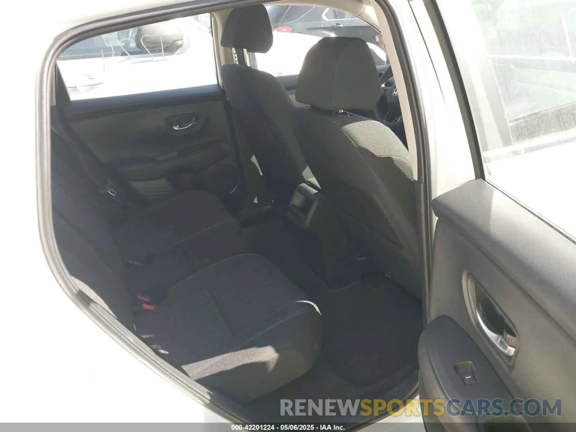 8 Photograph of a damaged car 3CZRZ2H36SM761326 HONDA HR-V 2025