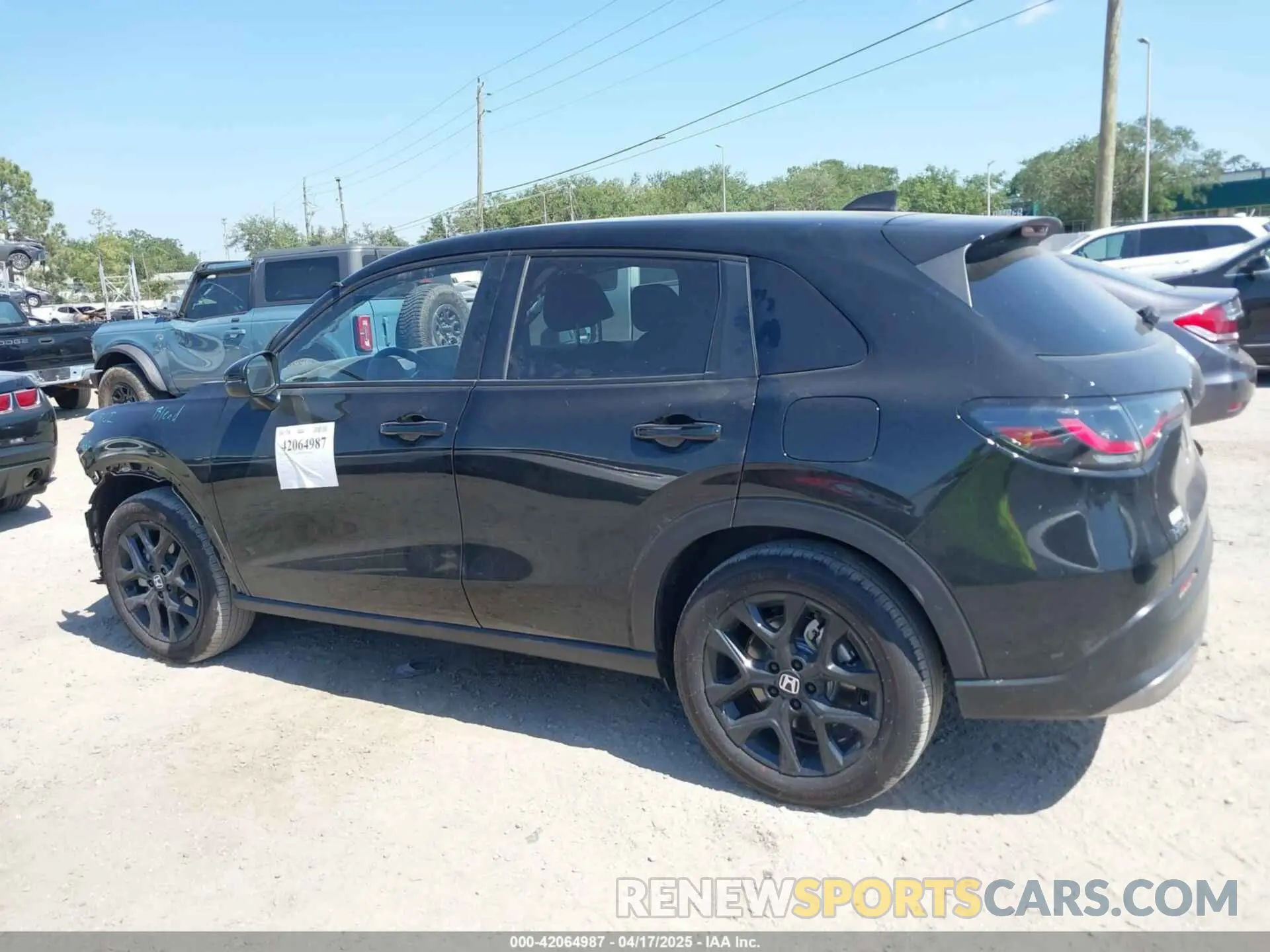 15 Photograph of a damaged car 3CZRZ2H55SM768642 HONDA HR-V 2025