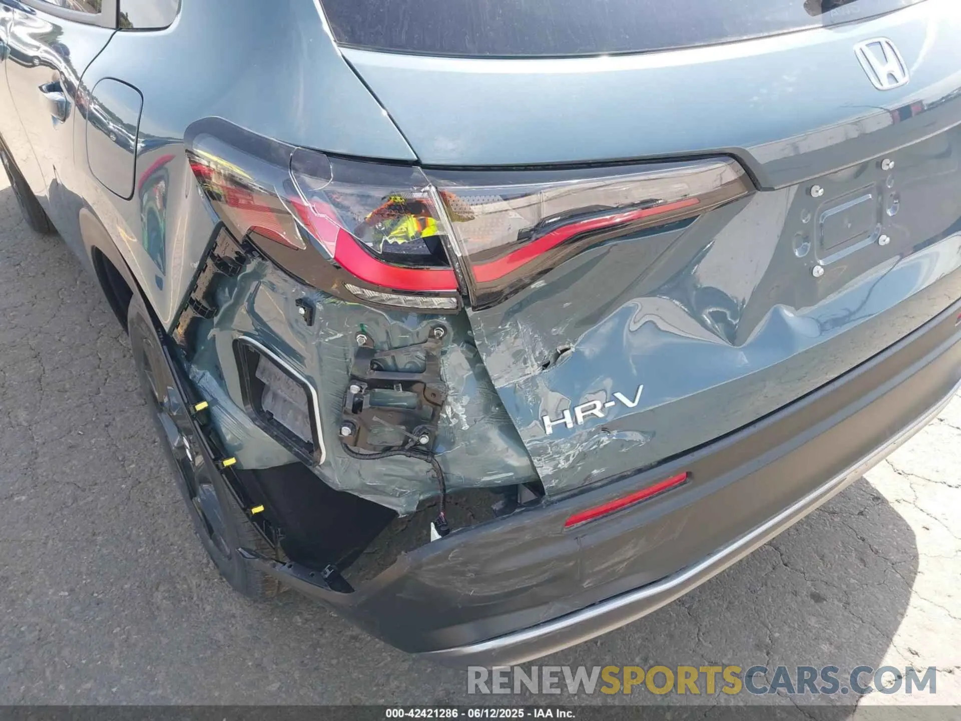 19 Photograph of a damaged car 3CZRZ2H57SM789024 HONDA HR-V 2025