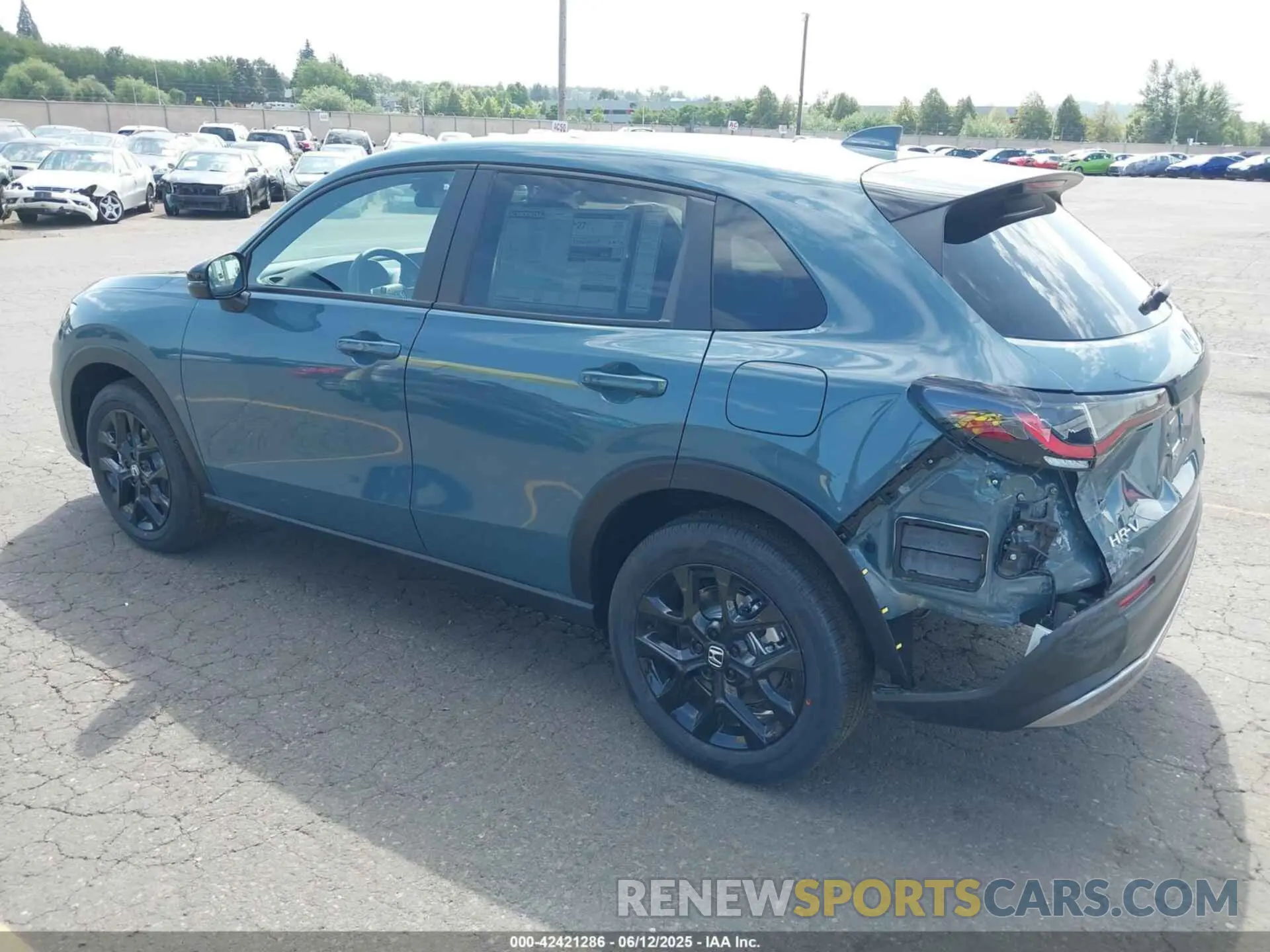 3 Photograph of a damaged car 3CZRZ2H57SM789024 HONDA HR-V 2025