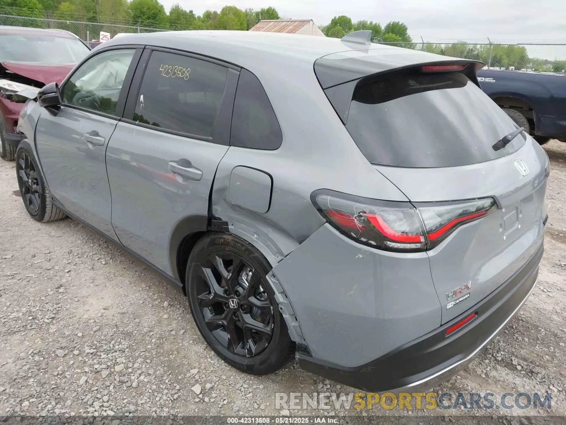 3 Photograph of a damaged car 3CZRZ2H59SM791552 HONDA HR-V 2025