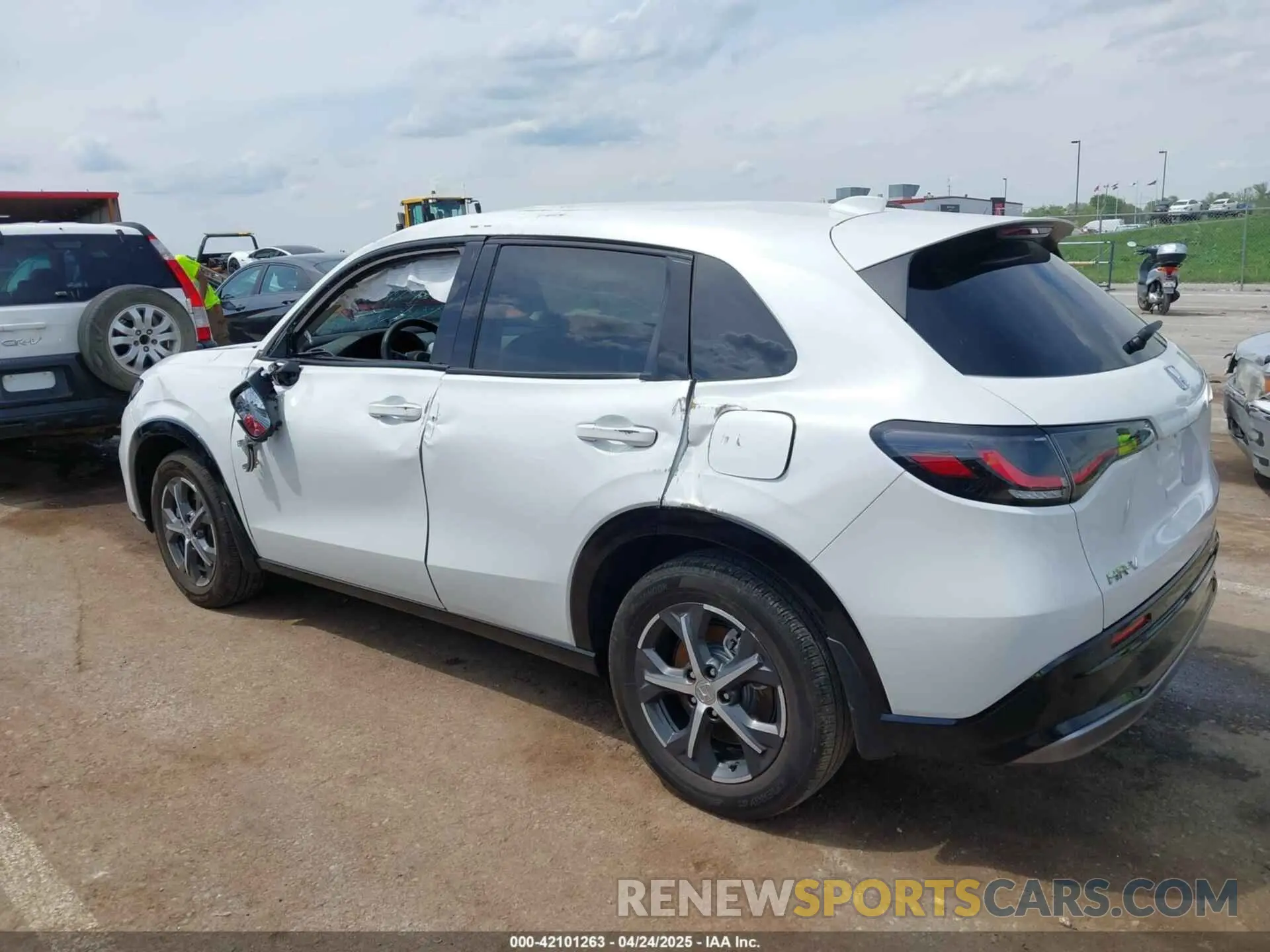 14 Photograph of a damaged car 3CZRZ2H71SM701456 HONDA HR-V 2025