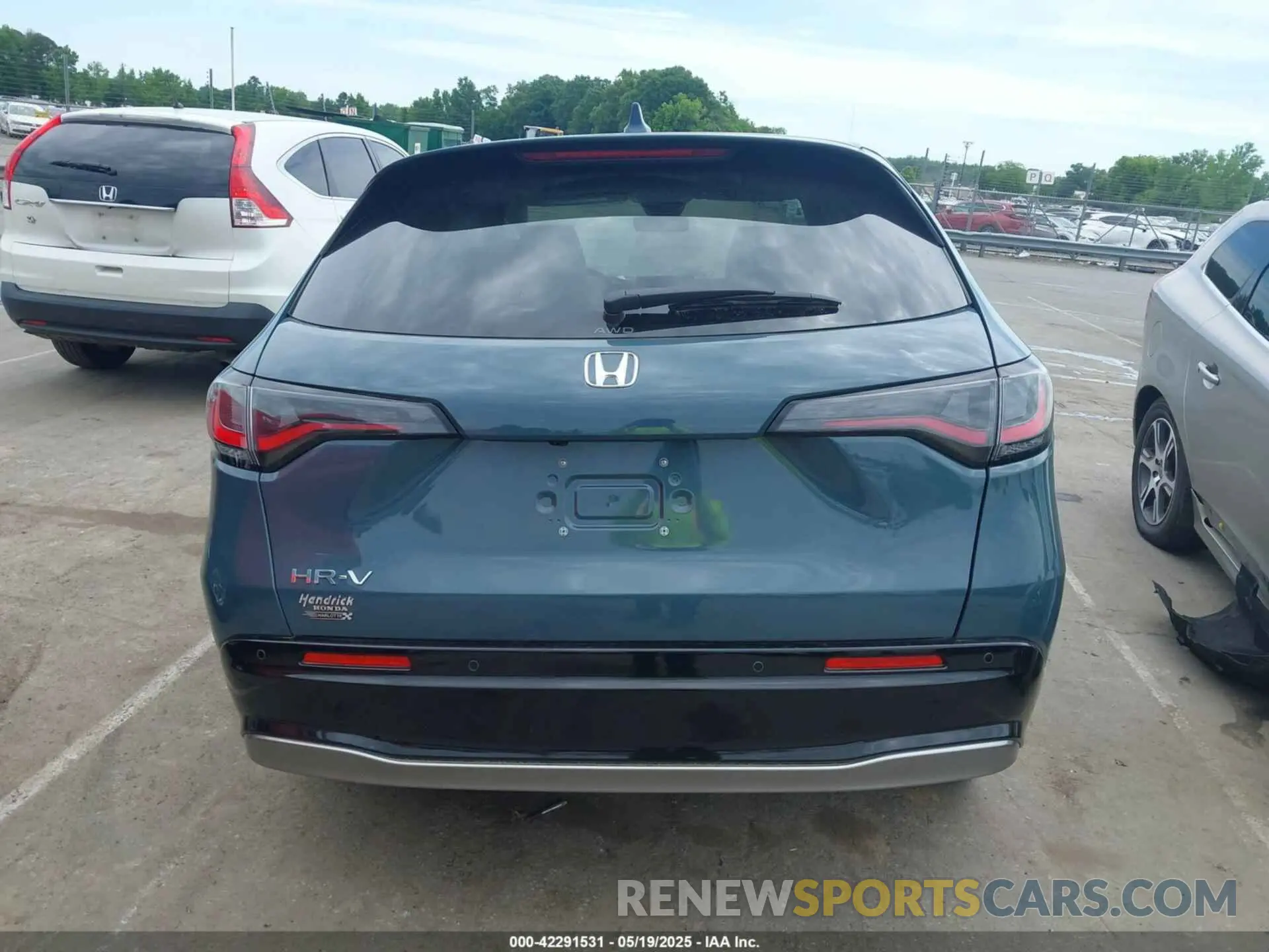 16 Photograph of a damaged car 3CZRZ2H72SM744719 HONDA HR-V 2025