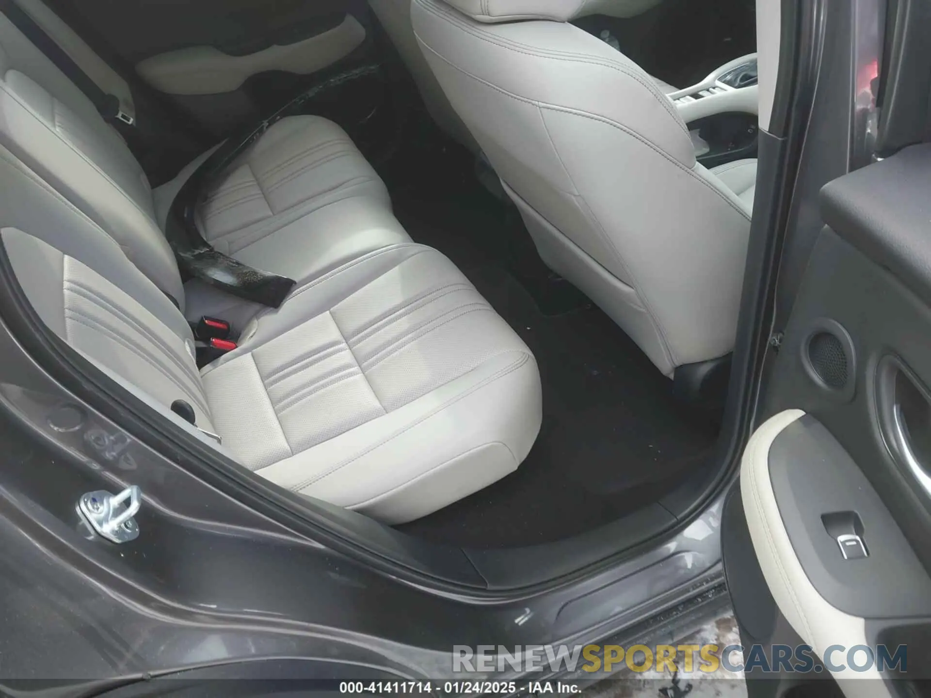 8 Photograph of a damaged car 3CZRZ2H73SM731624 HONDA HR-V 2025