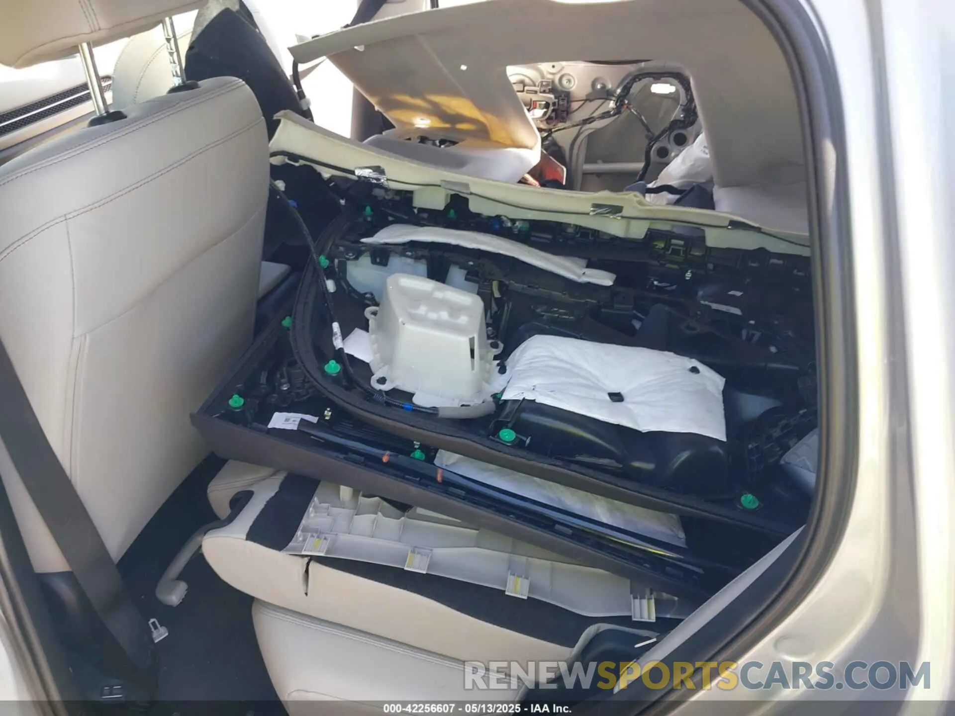 8 Photograph of a damaged car 3CZRZ2H79SM761680 HONDA HR-V 2025