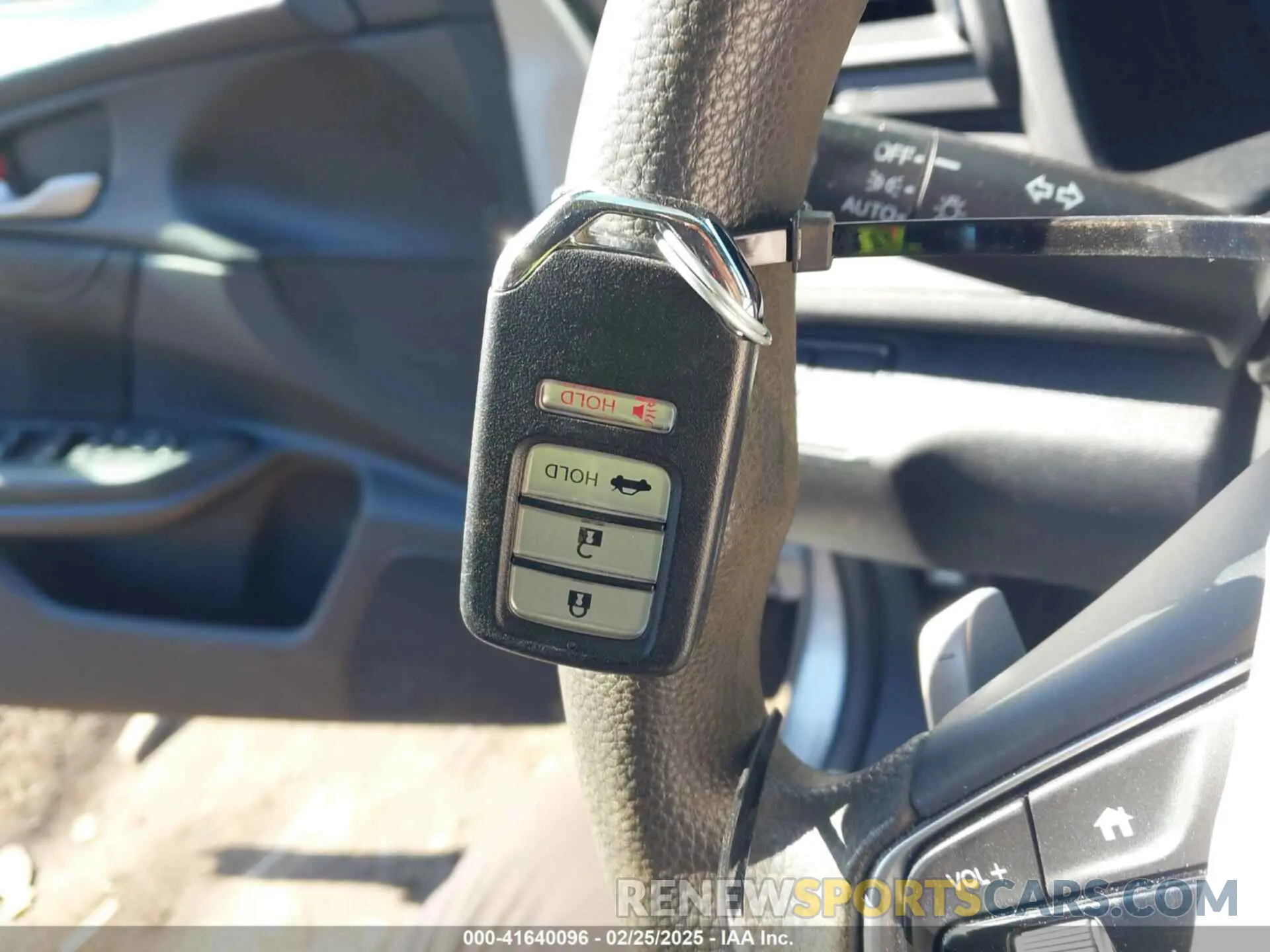 11 Фотография поврежденного автомобиля 19XZE4F14KE013196 HONDA INSIGHT 2019
