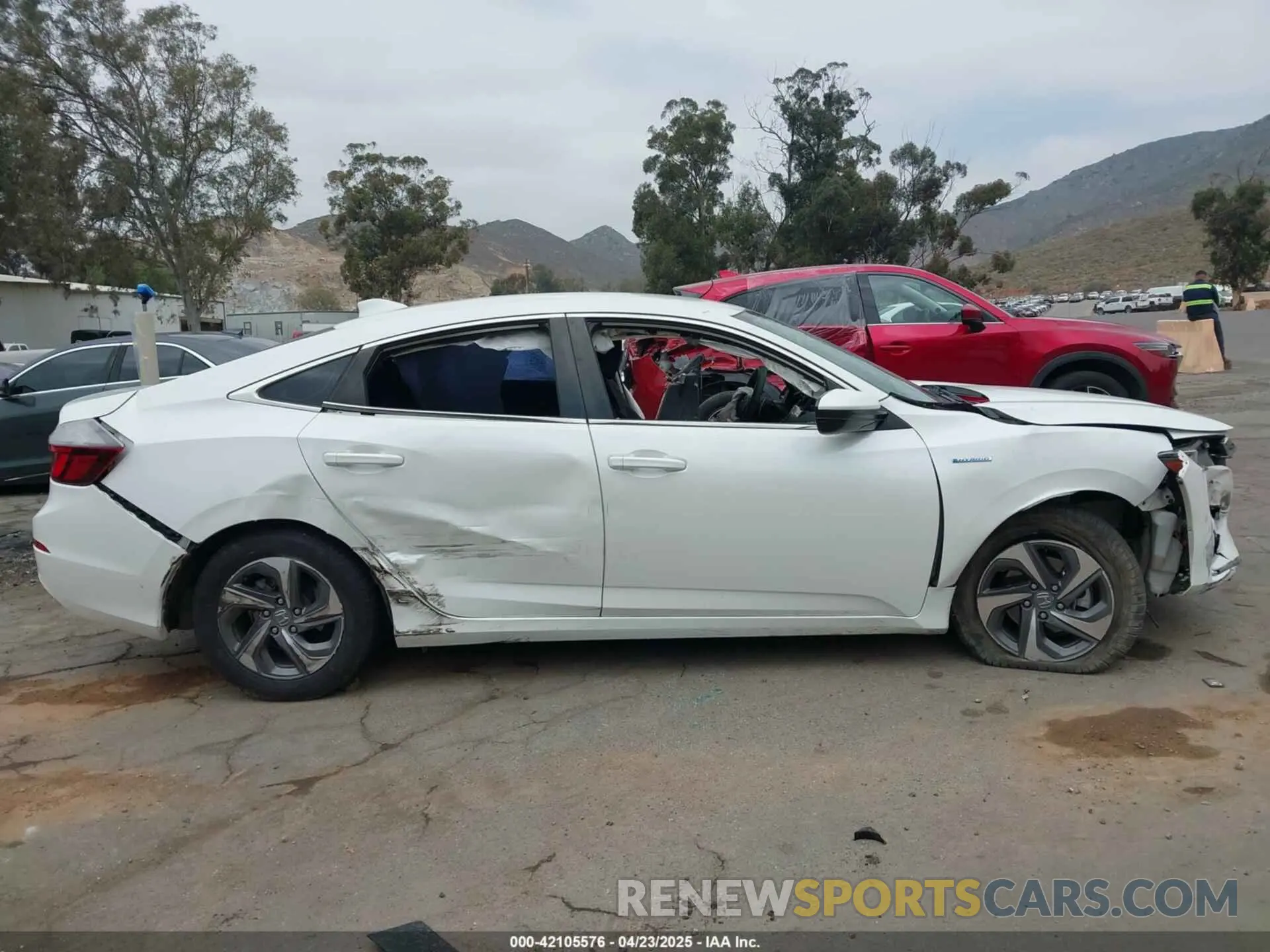 13 Photograph of a damaged car 19XZE4F15KE028600 HONDA INSIGHT 2019