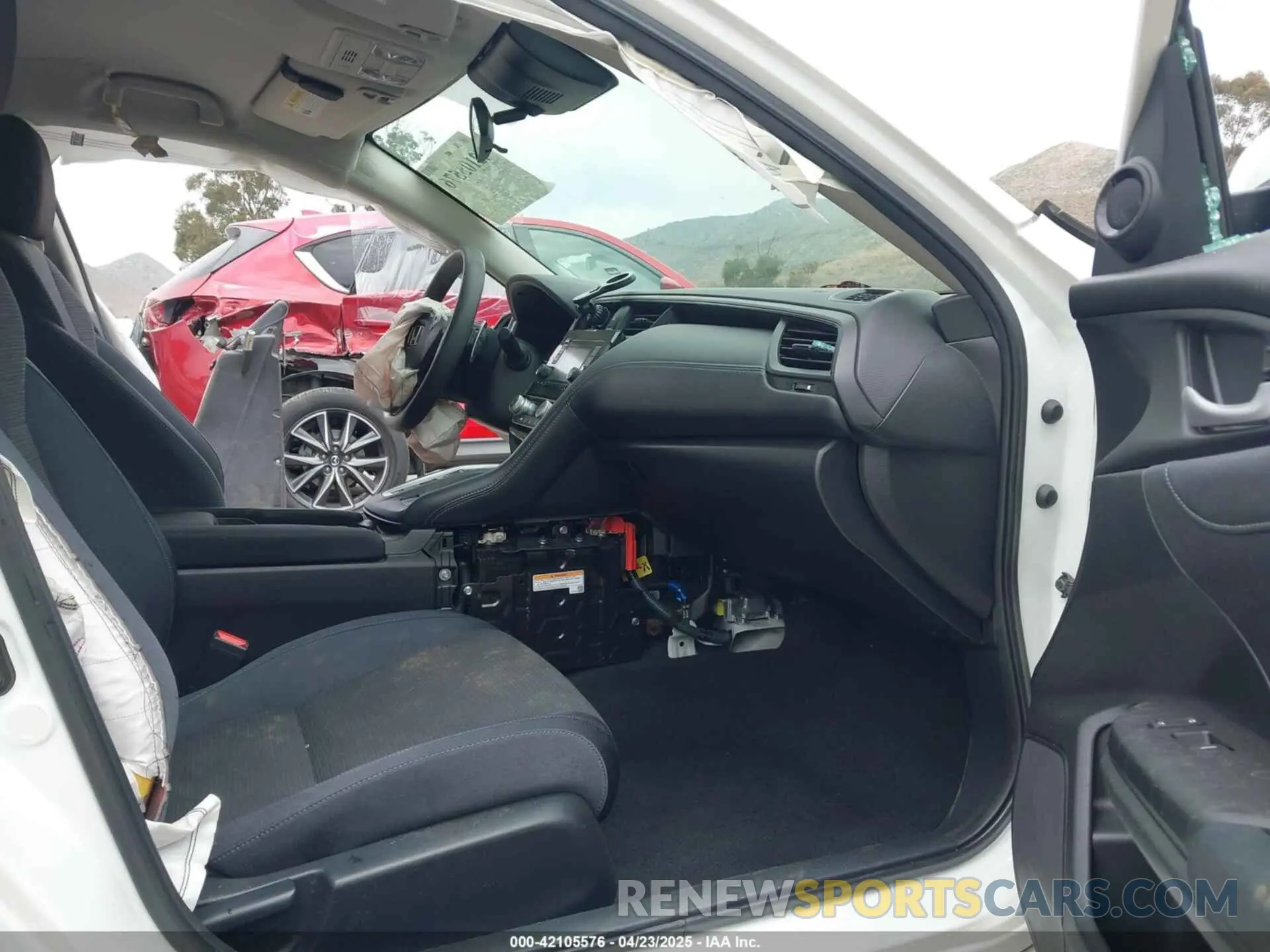 5 Photograph of a damaged car 19XZE4F15KE028600 HONDA INSIGHT 2019