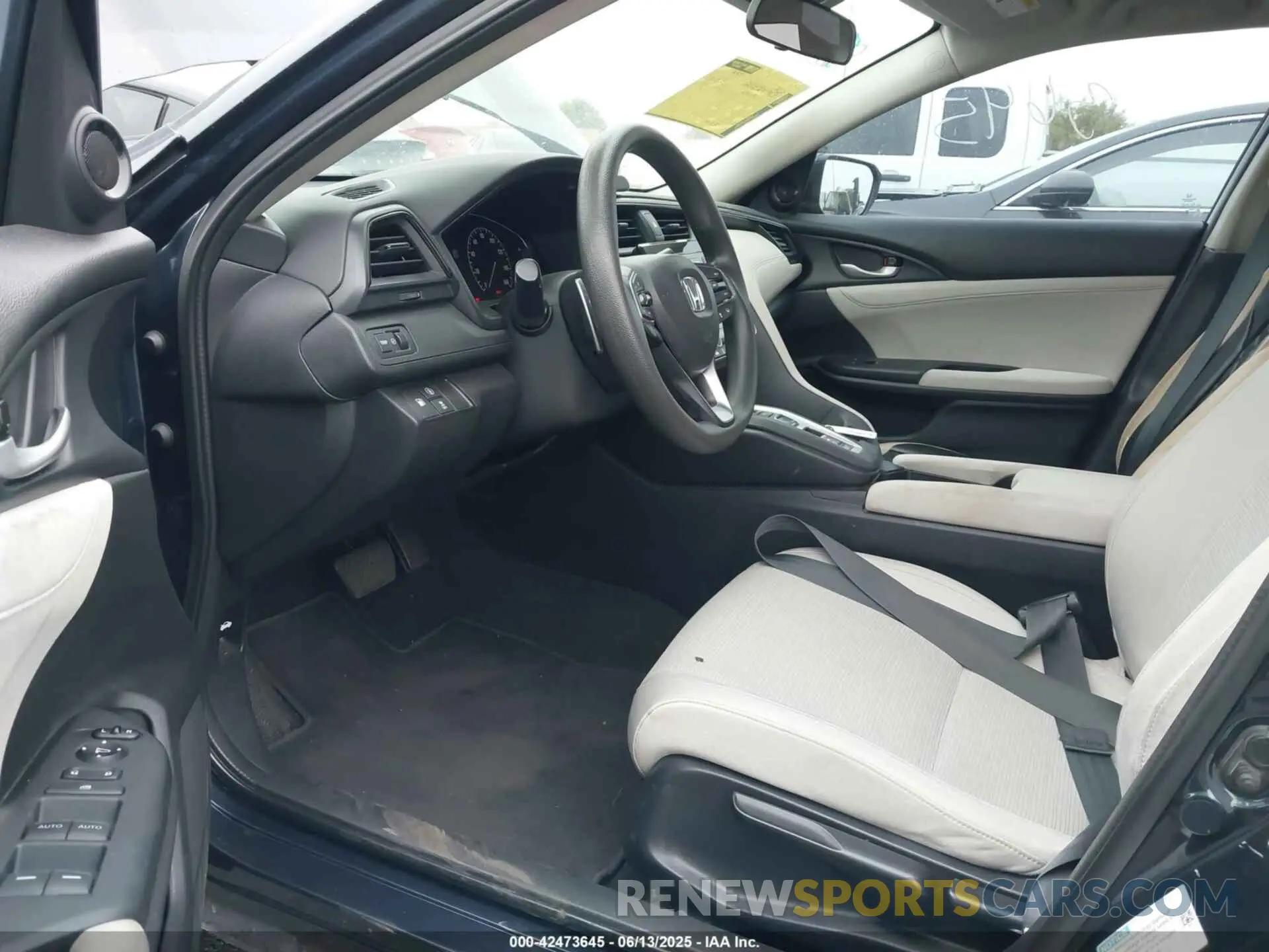 5 Photograph of a damaged car 19XZE4F17KE004511 HONDA INSIGHT 2019