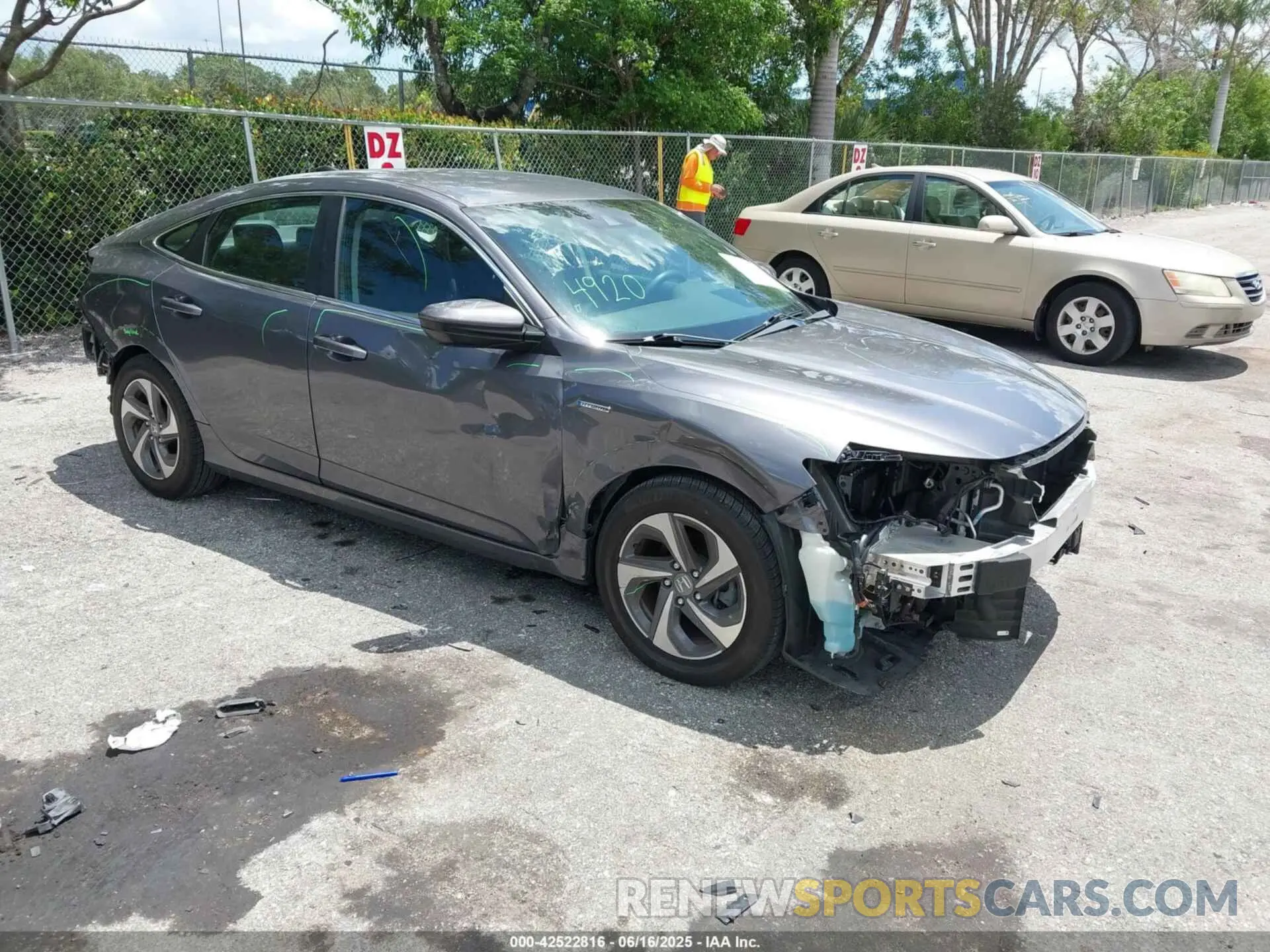 1 Photograph of a damaged car 19XZE4F18KE011810 HONDA INSIGHT 2019