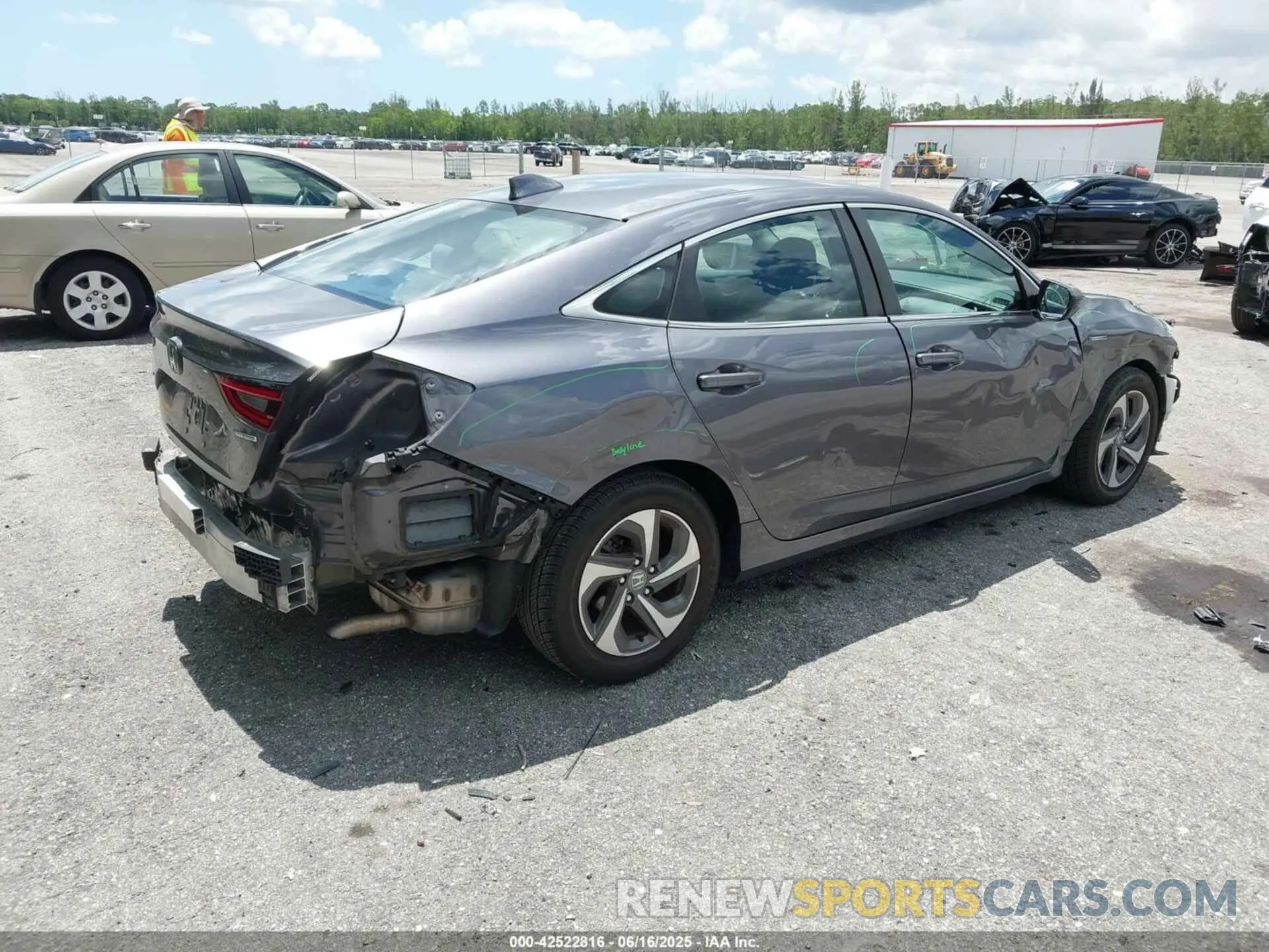 4 Photograph of a damaged car 19XZE4F18KE011810 HONDA INSIGHT 2019