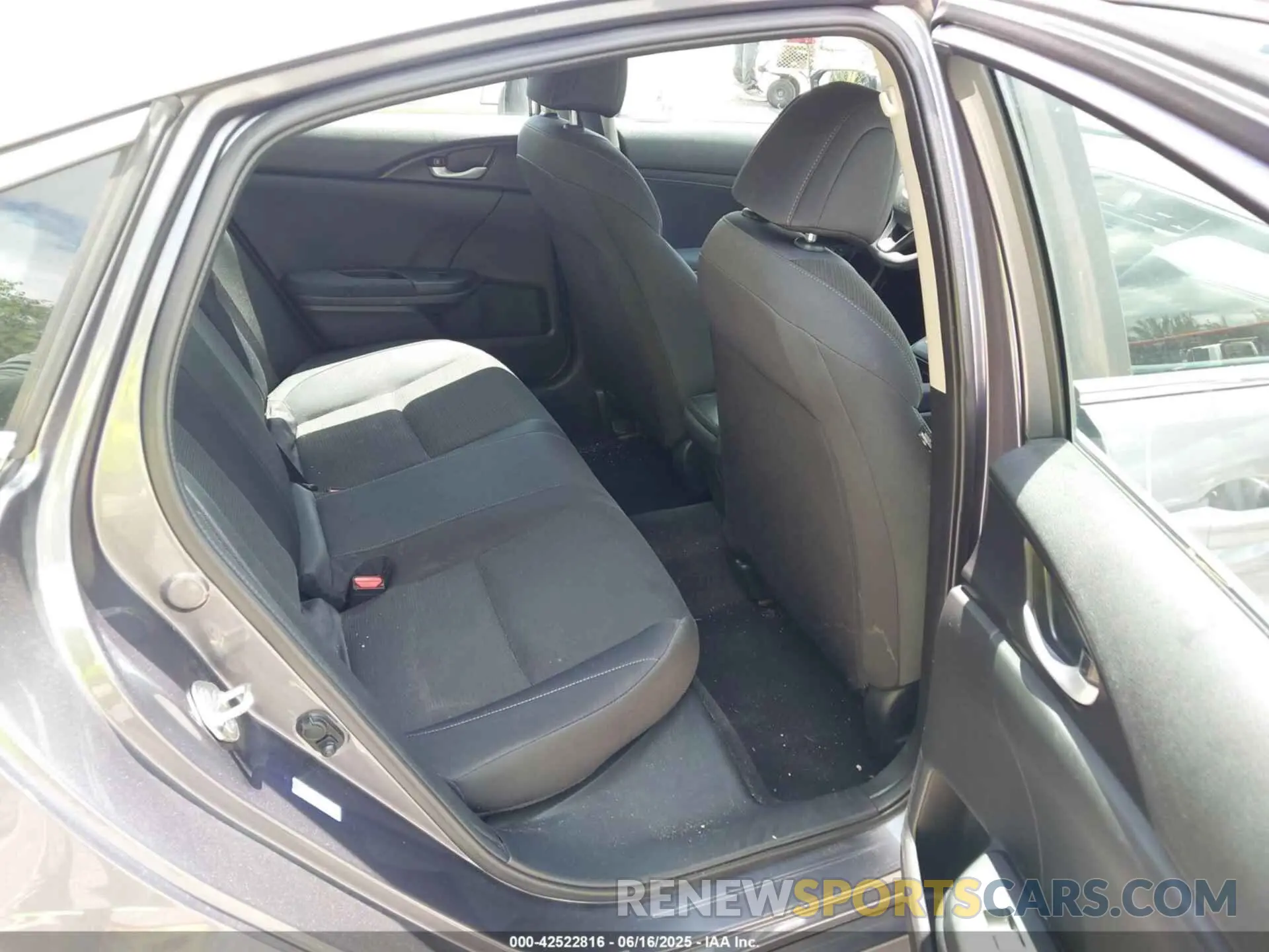 8 Photograph of a damaged car 19XZE4F18KE011810 HONDA INSIGHT 2019