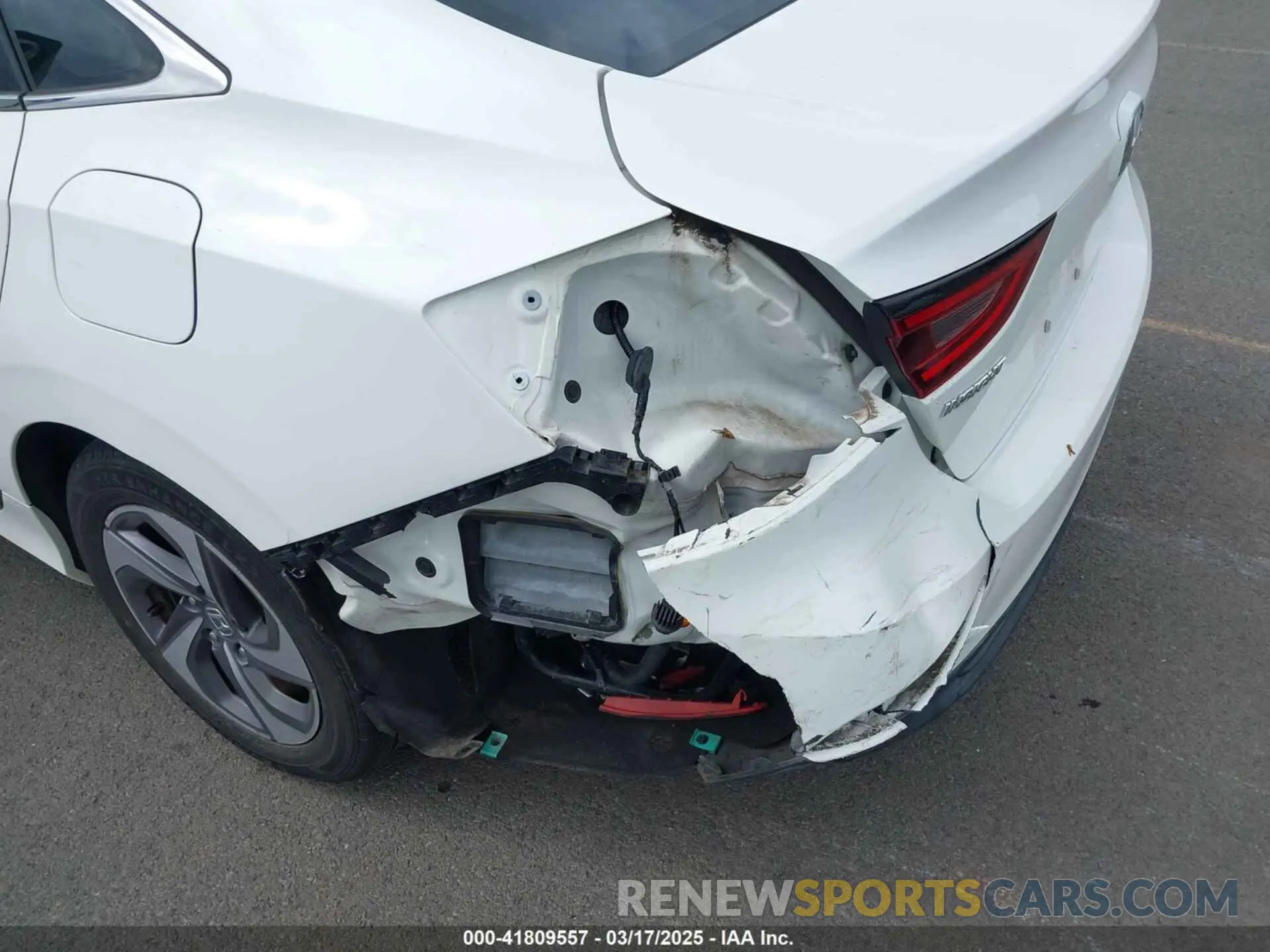 6 Photograph of a damaged car 19XZE4F50KE005082 HONDA INSIGHT 2019
