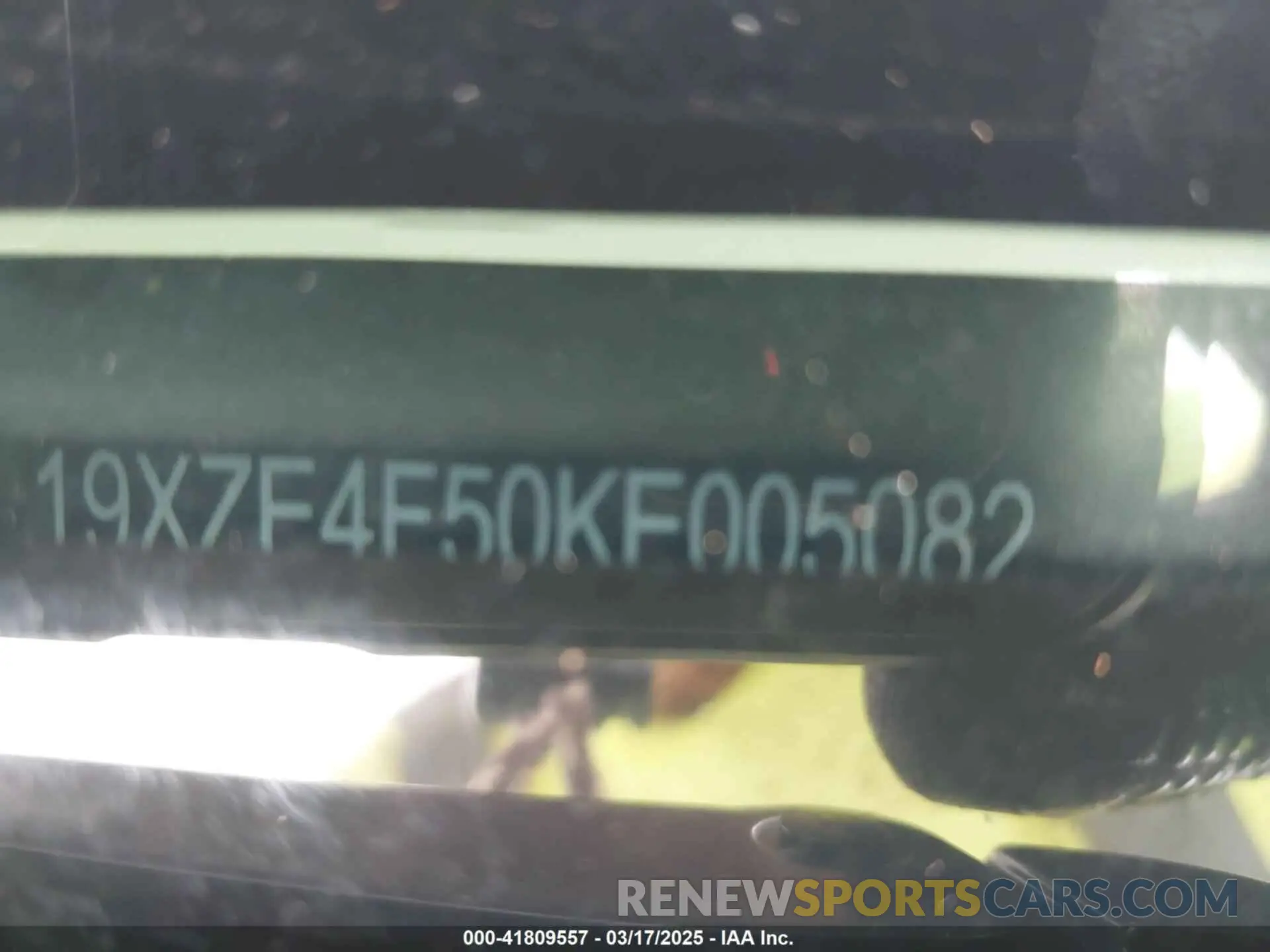 9 Photograph of a damaged car 19XZE4F50KE005082 HONDA INSIGHT 2019