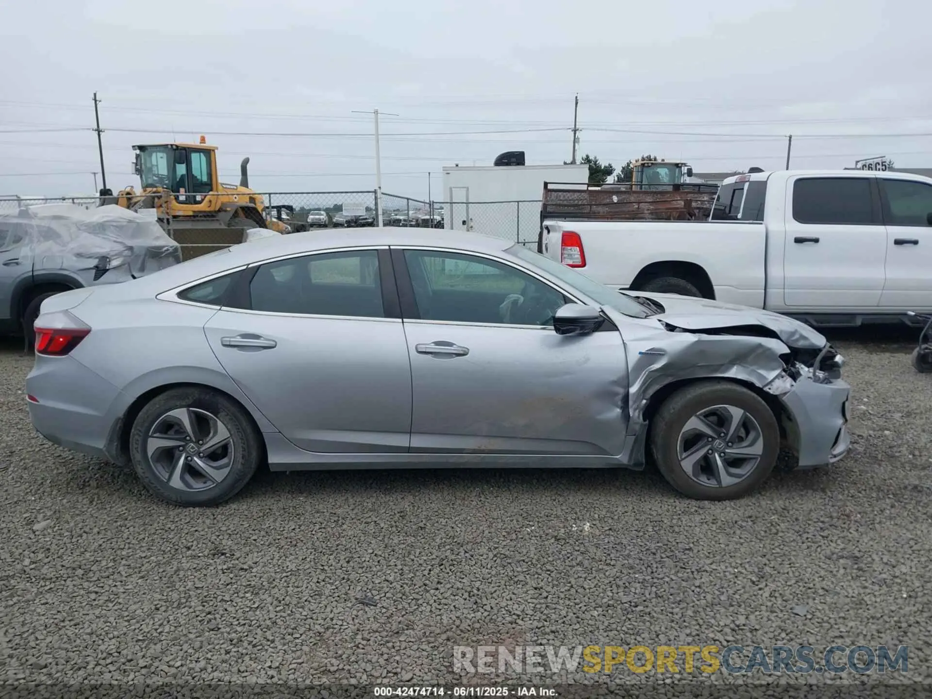 13 Photograph of a damaged car 19XZE4F51KE003969 HONDA INSIGHT 2019