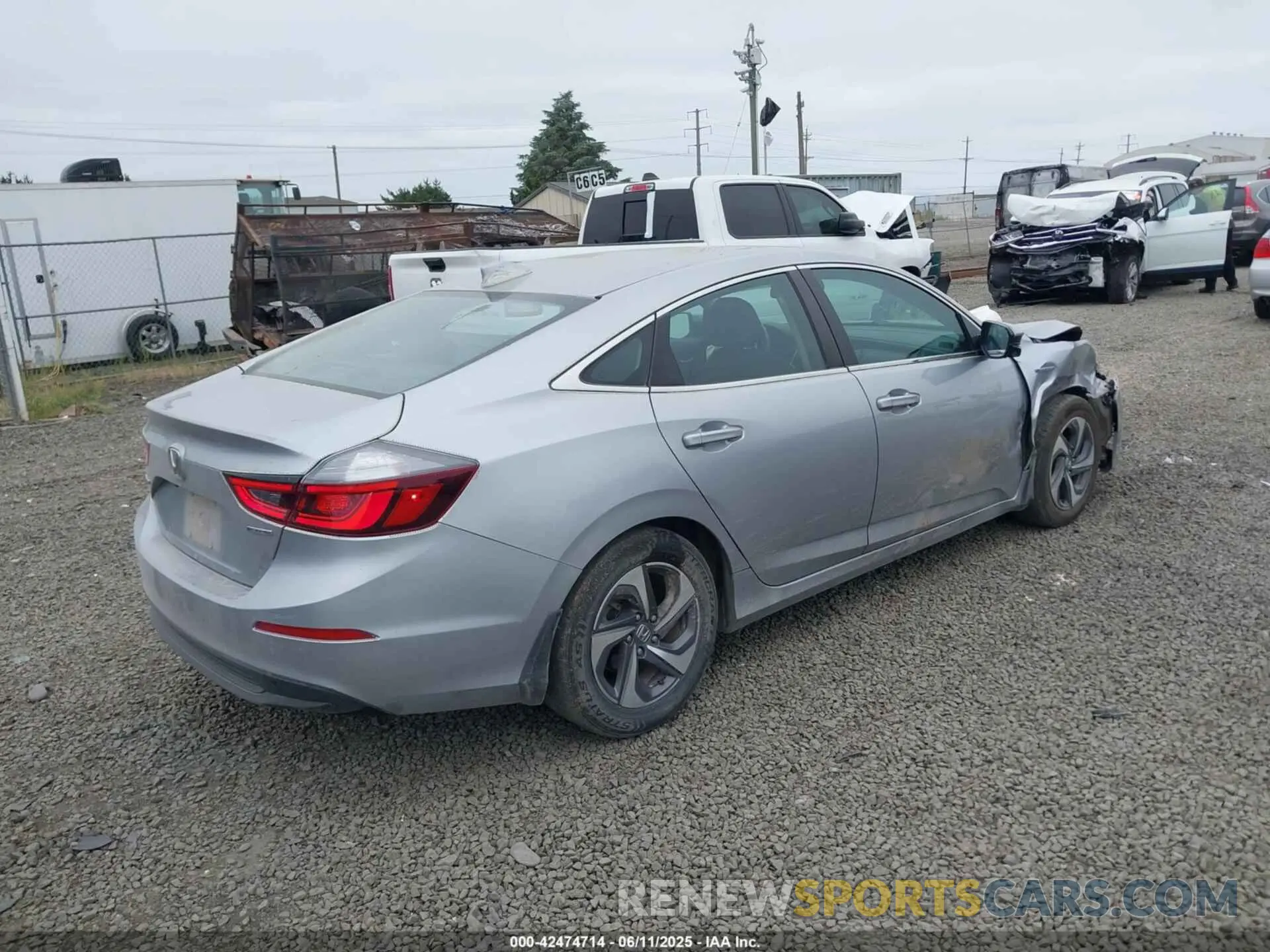 4 Photograph of a damaged car 19XZE4F51KE003969 HONDA INSIGHT 2019