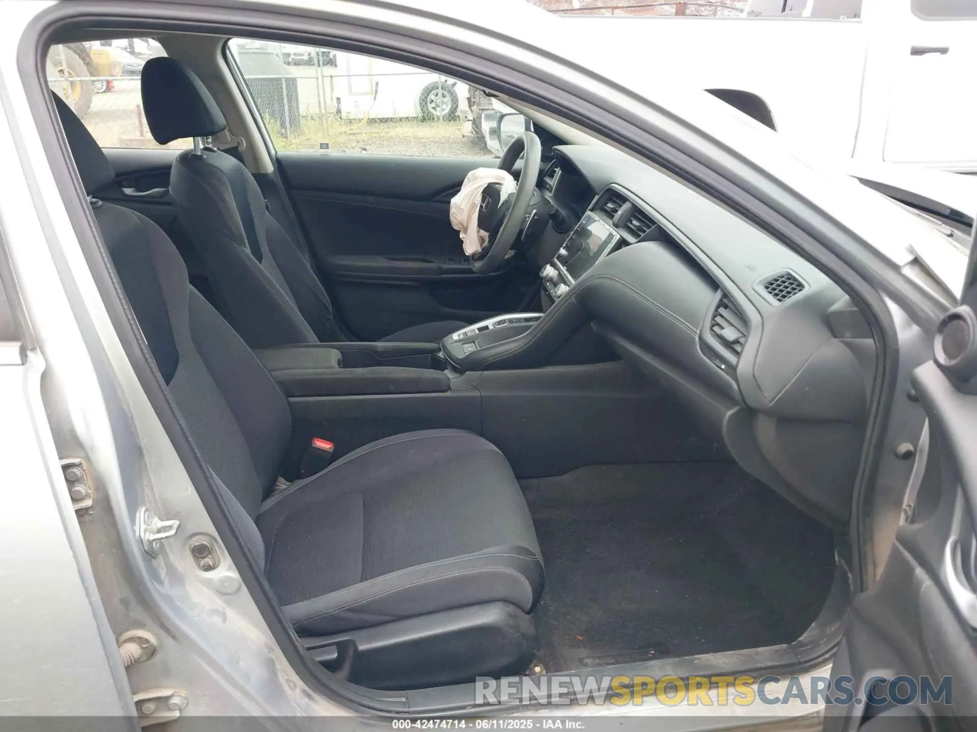 5 Photograph of a damaged car 19XZE4F51KE003969 HONDA INSIGHT 2019