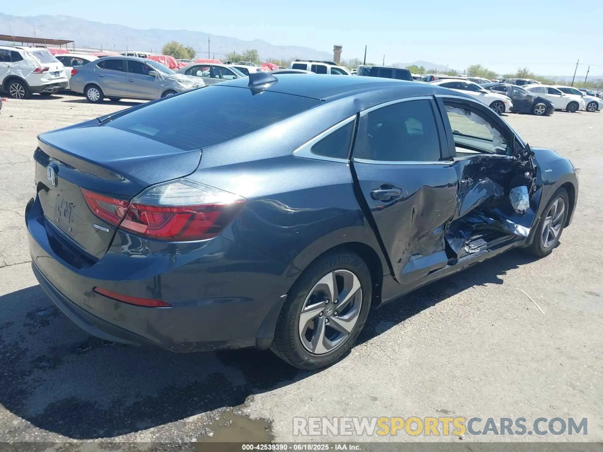 4 Photograph of a damaged car 19XZE4F51KE018827 HONDA INSIGHT 2019
