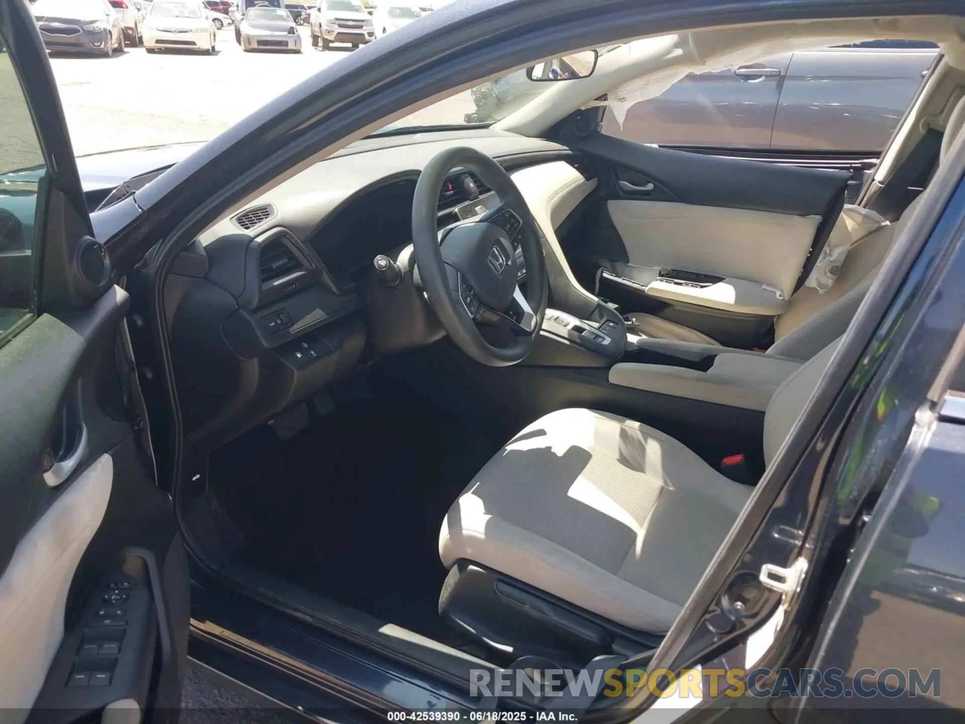 5 Photograph of a damaged car 19XZE4F51KE018827 HONDA INSIGHT 2019