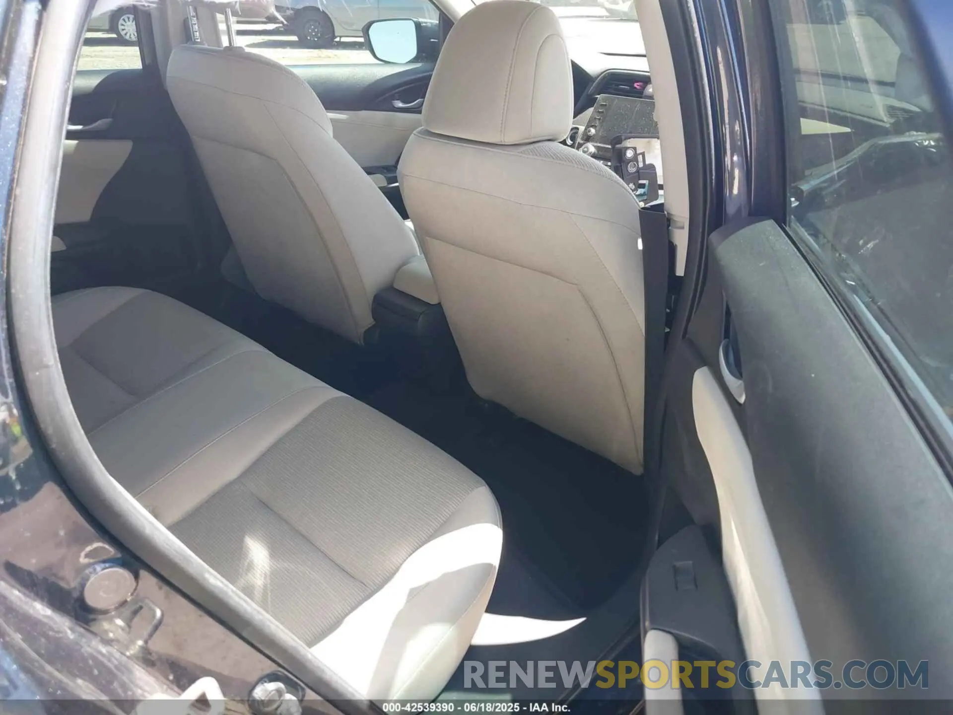8 Photograph of a damaged car 19XZE4F51KE018827 HONDA INSIGHT 2019