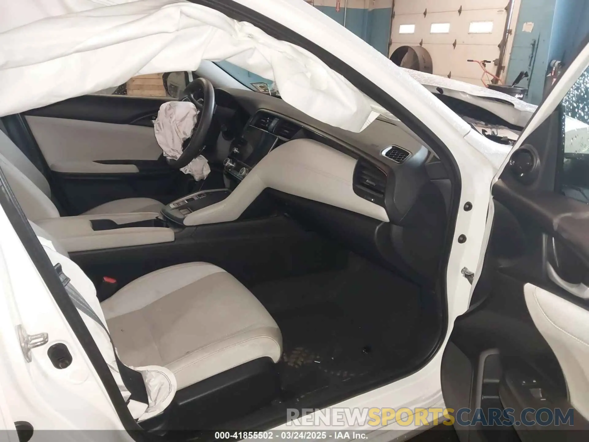 5 Photograph of a damaged car 19XZE4F52KE004774 HONDA INSIGHT 2019