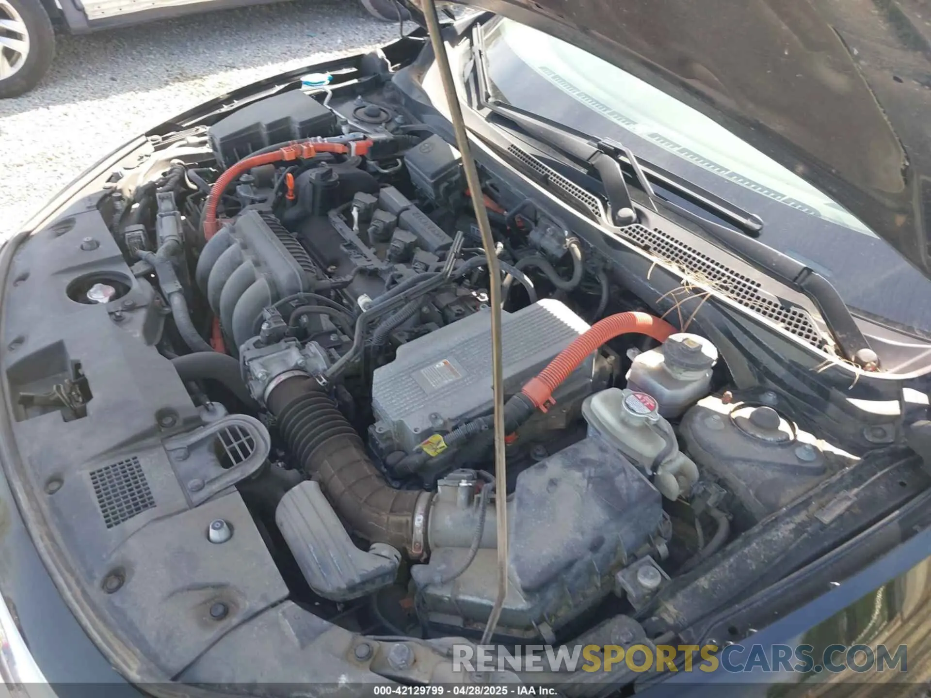 10 Photograph of a damaged car 19XZE4F52KE010915 HONDA INSIGHT 2019