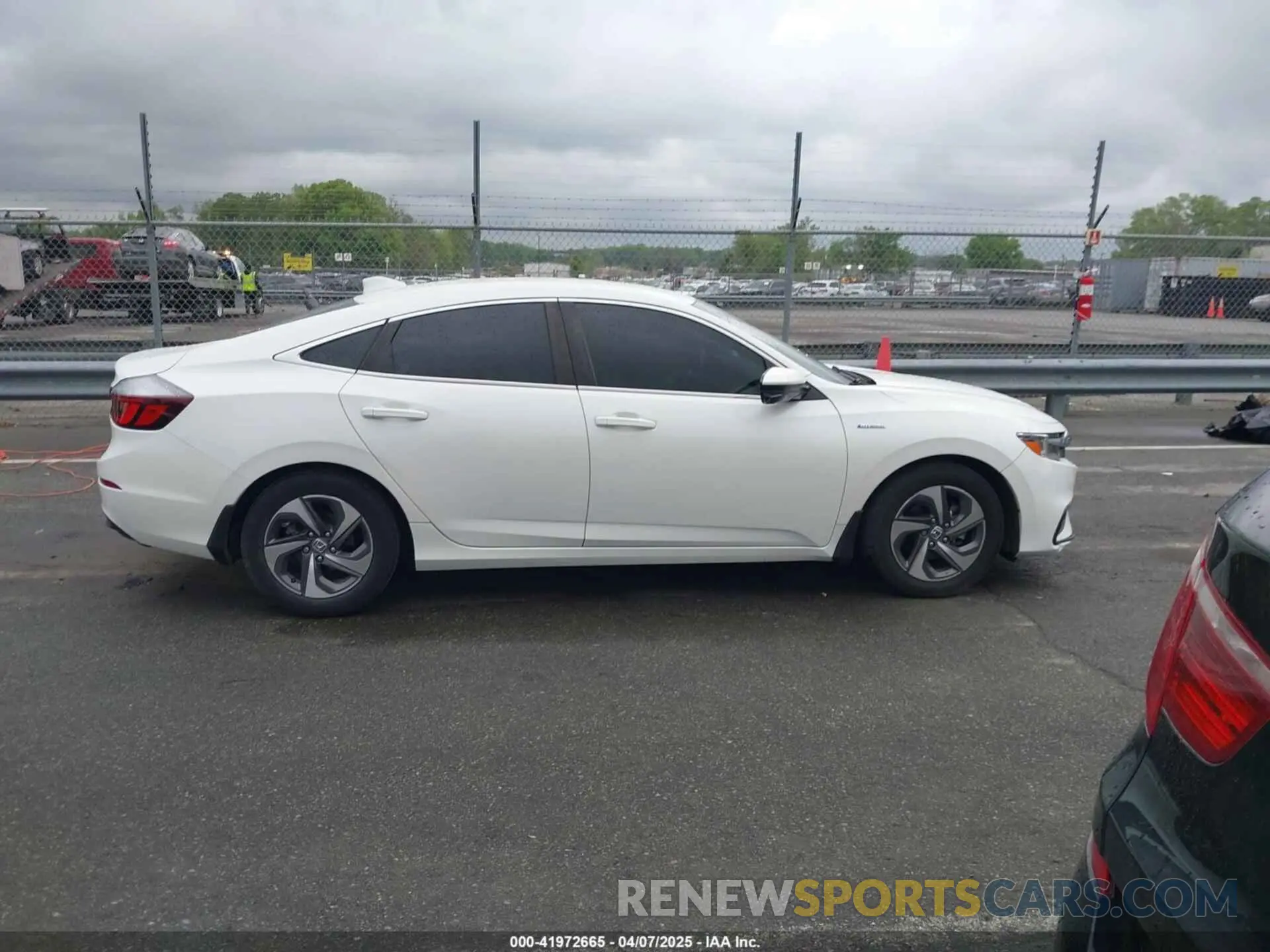 13 Photograph of a damaged car 19XZE4F54KE033029 HONDA INSIGHT 2019