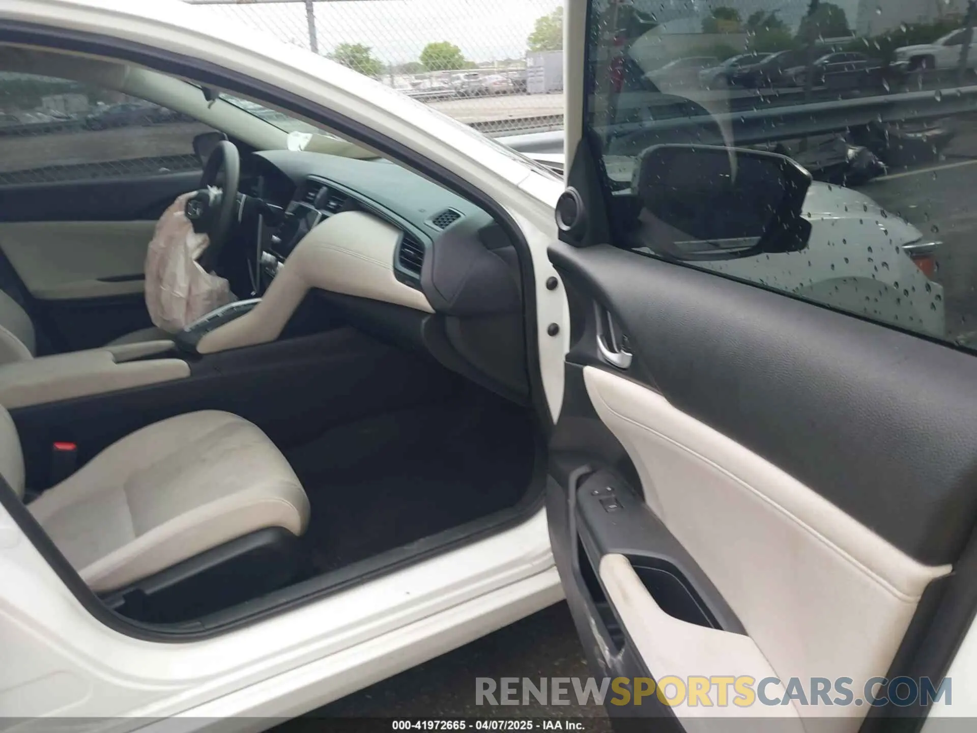 5 Photograph of a damaged car 19XZE4F54KE033029 HONDA INSIGHT 2019