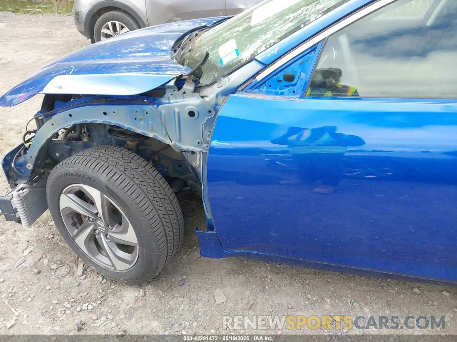 6 Photograph of a damaged car 19XZE4F55KE022055 HONDA INSIGHT 2019