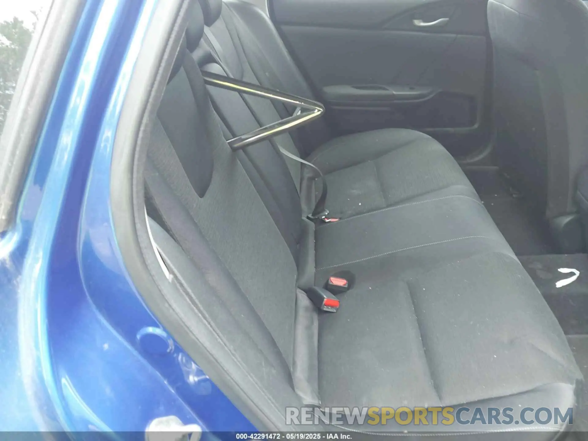 8 Photograph of a damaged car 19XZE4F55KE022055 HONDA INSIGHT 2019