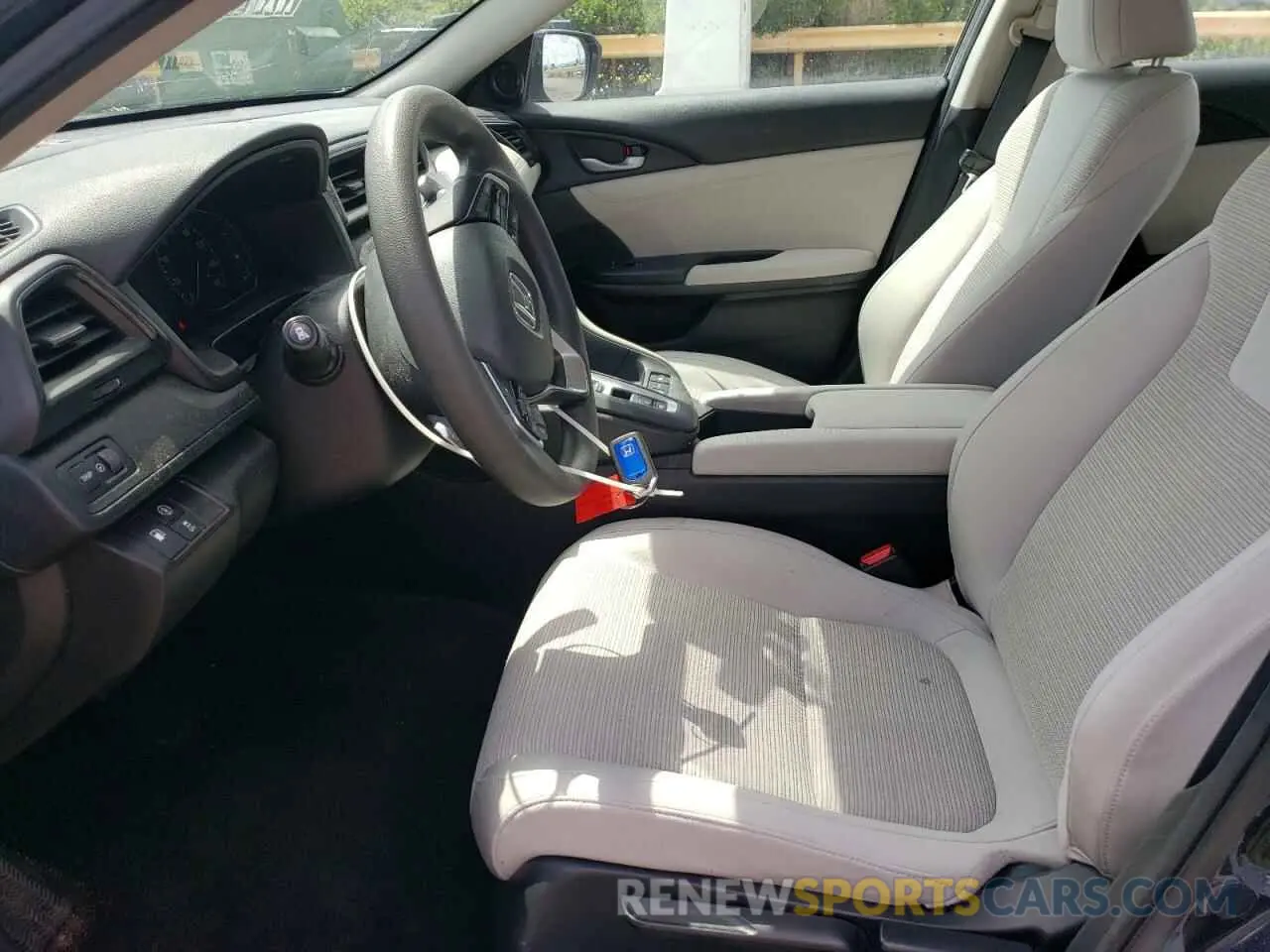 9 Photograph of a damaged car 19XZE4F55KE031886 HONDA INSIGHT 2019