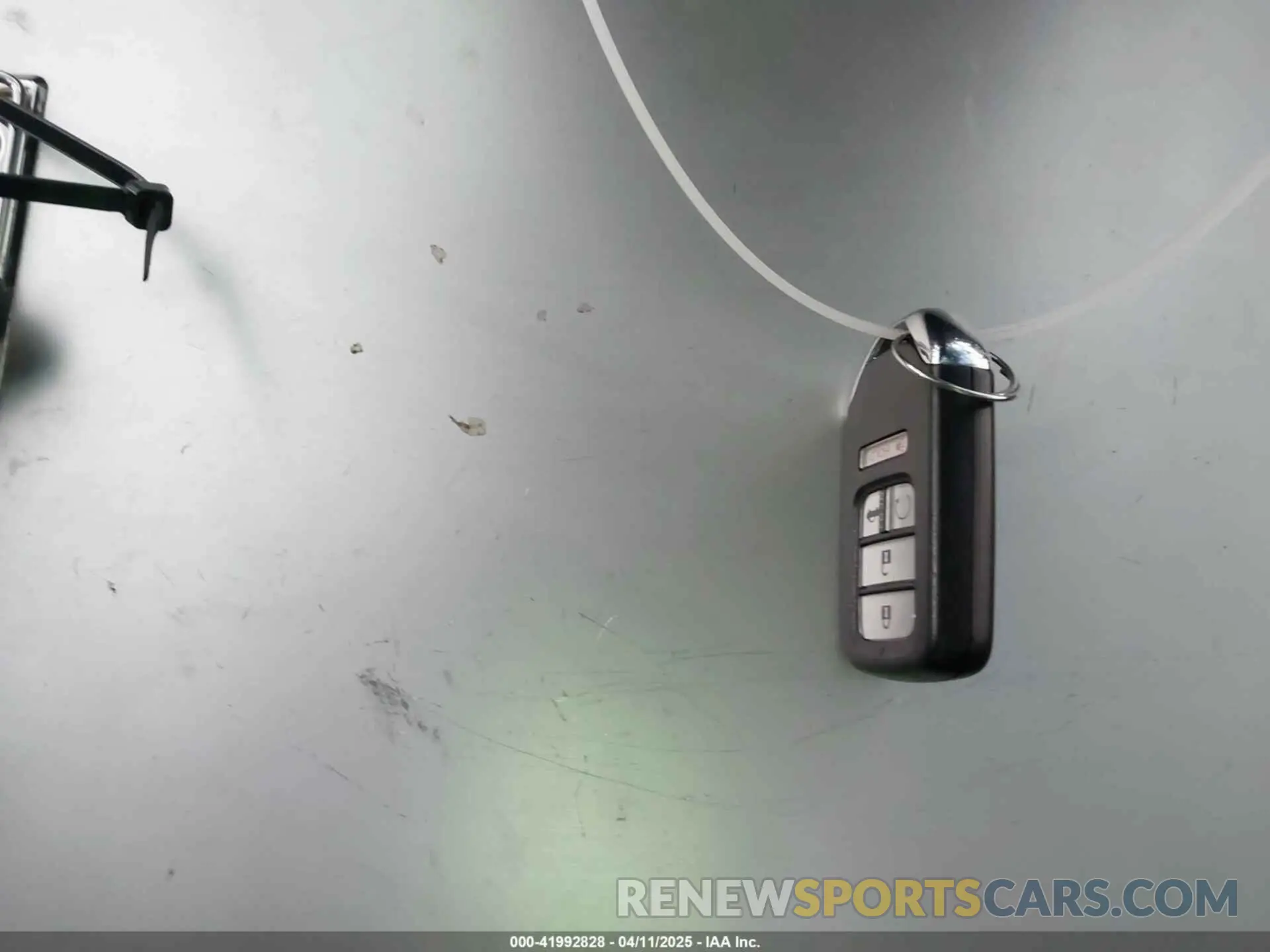 11 Photograph of a damaged car 19XZE4F56KE021402 HONDA INSIGHT 2019