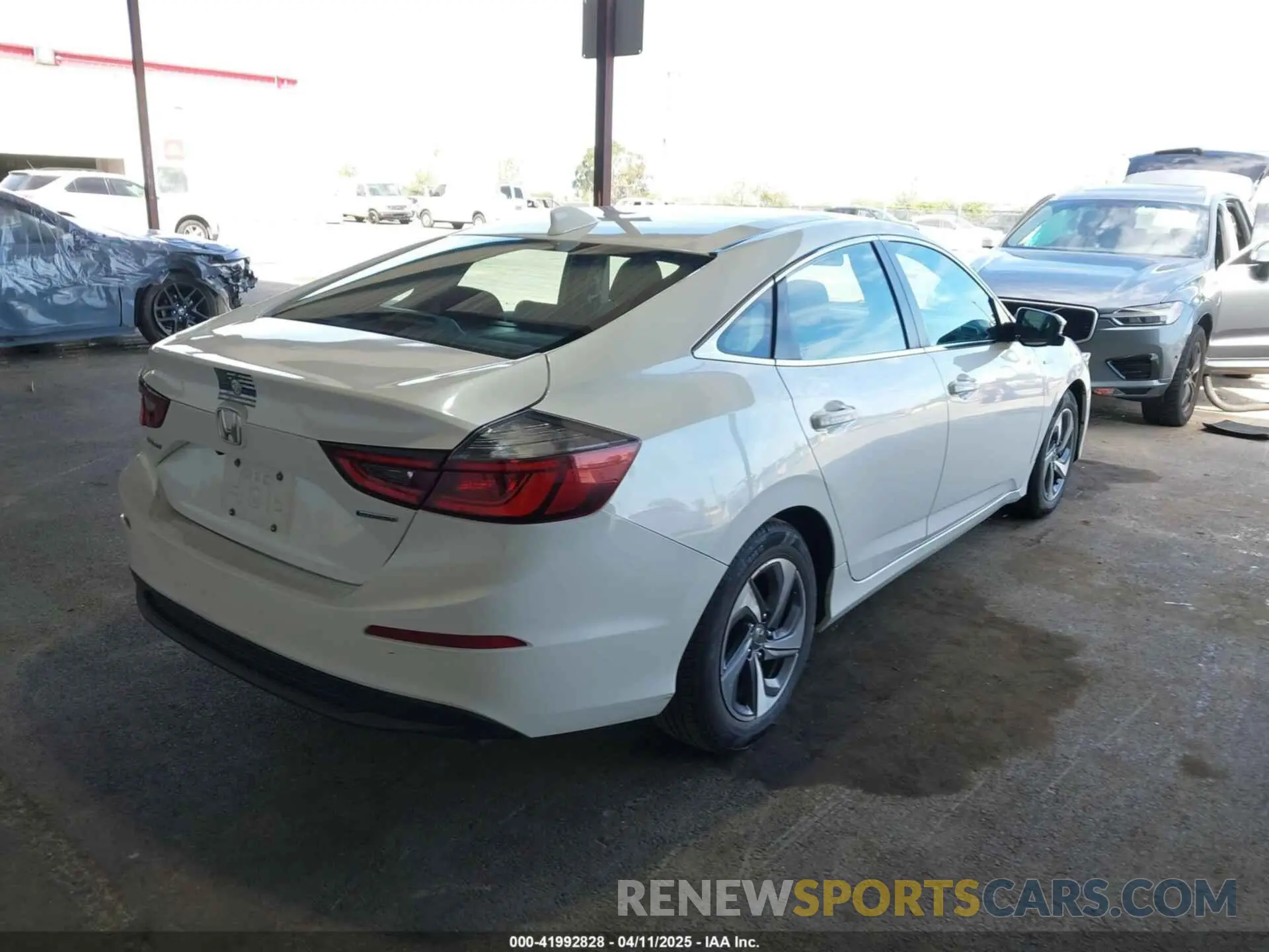 4 Photograph of a damaged car 19XZE4F56KE021402 HONDA INSIGHT 2019
