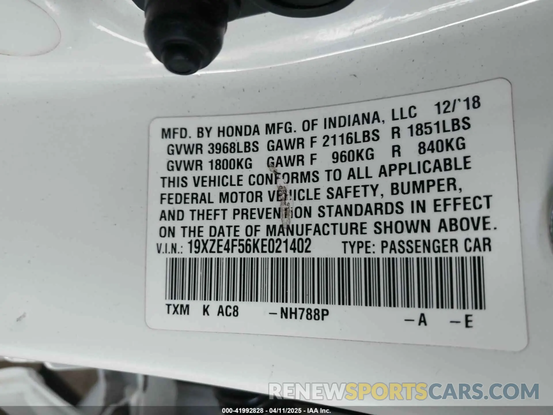 9 Photograph of a damaged car 19XZE4F56KE021402 HONDA INSIGHT 2019