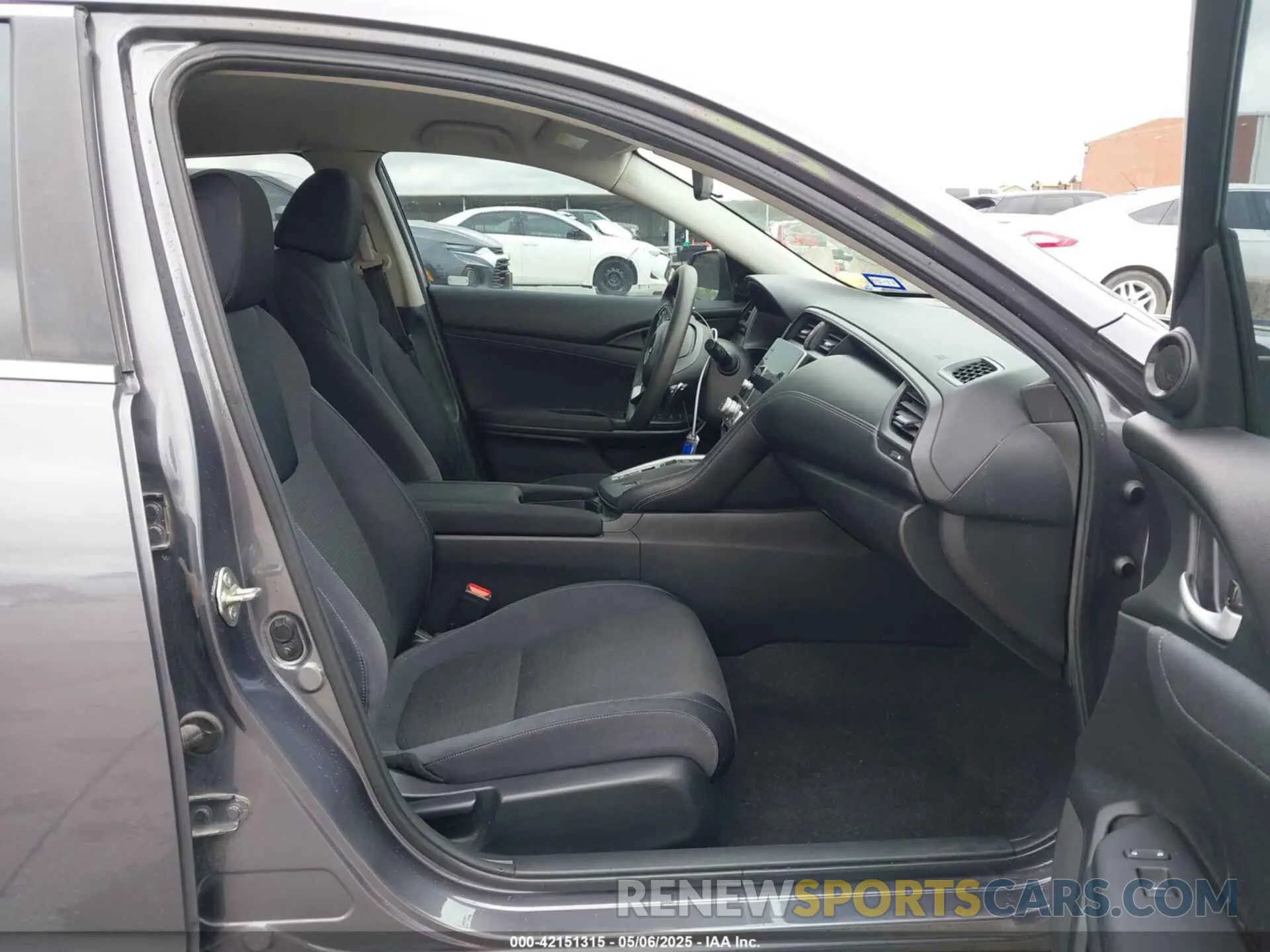 5 Фотография поврежденного автомобиля 19XZE4F56KE025837 HONDA INSIGHT 2019